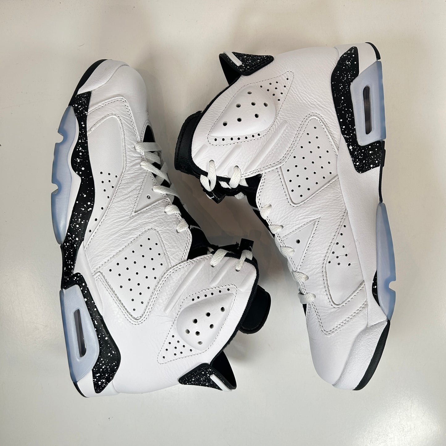 CT8529 112 Jordan 6 Retro Reverse Oreo [USED] - 11.5 M (Used)