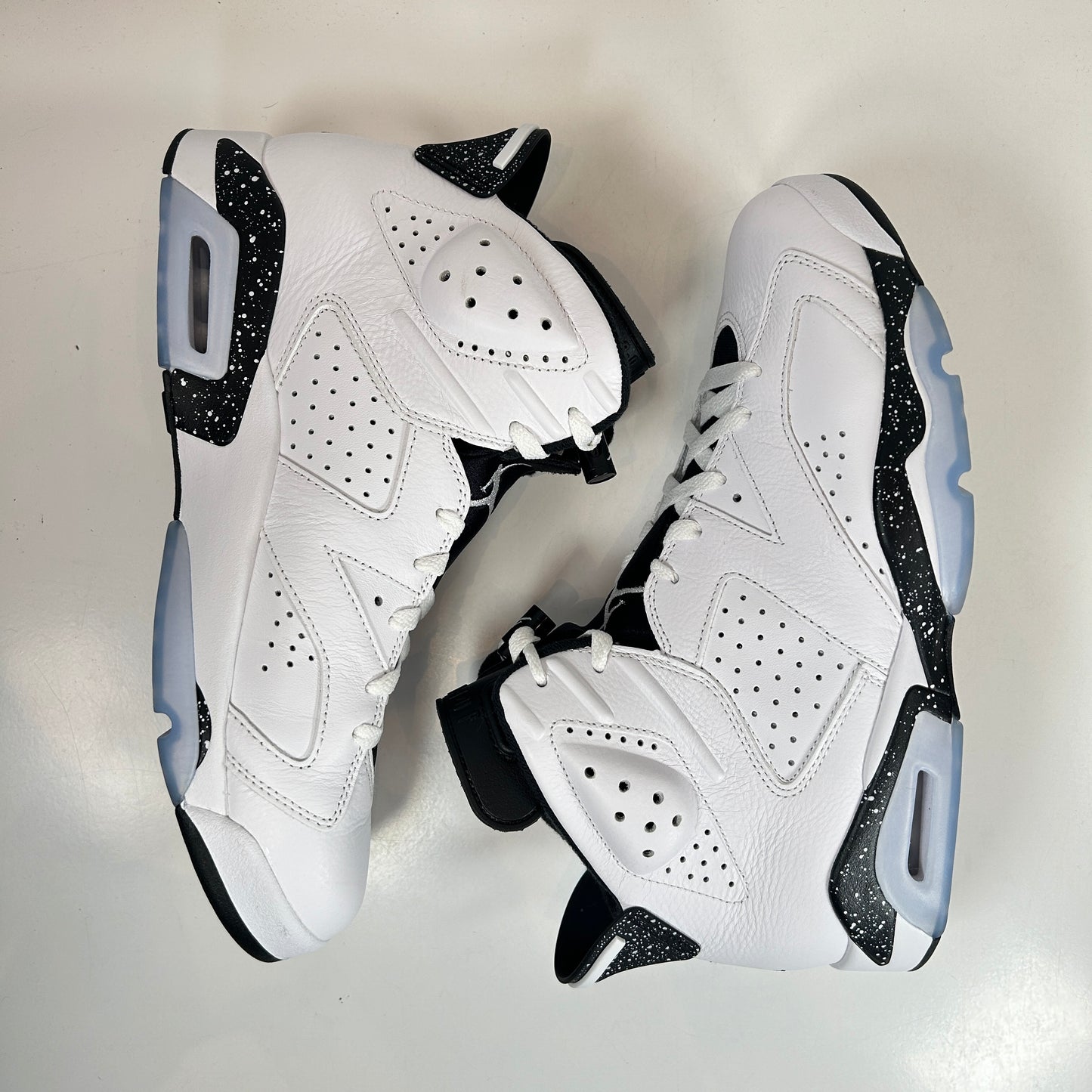 CT8529 112 Jordan 6 Retro Reverse Oreo [USED] - 11.5 M (Used)