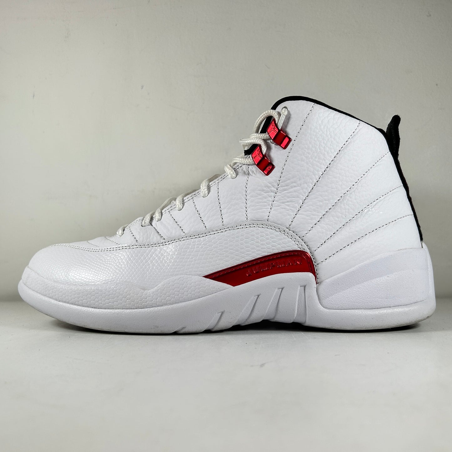 CT8013 106 Jordan 12 Retro Twist [USED] - 10.5 M (Used)