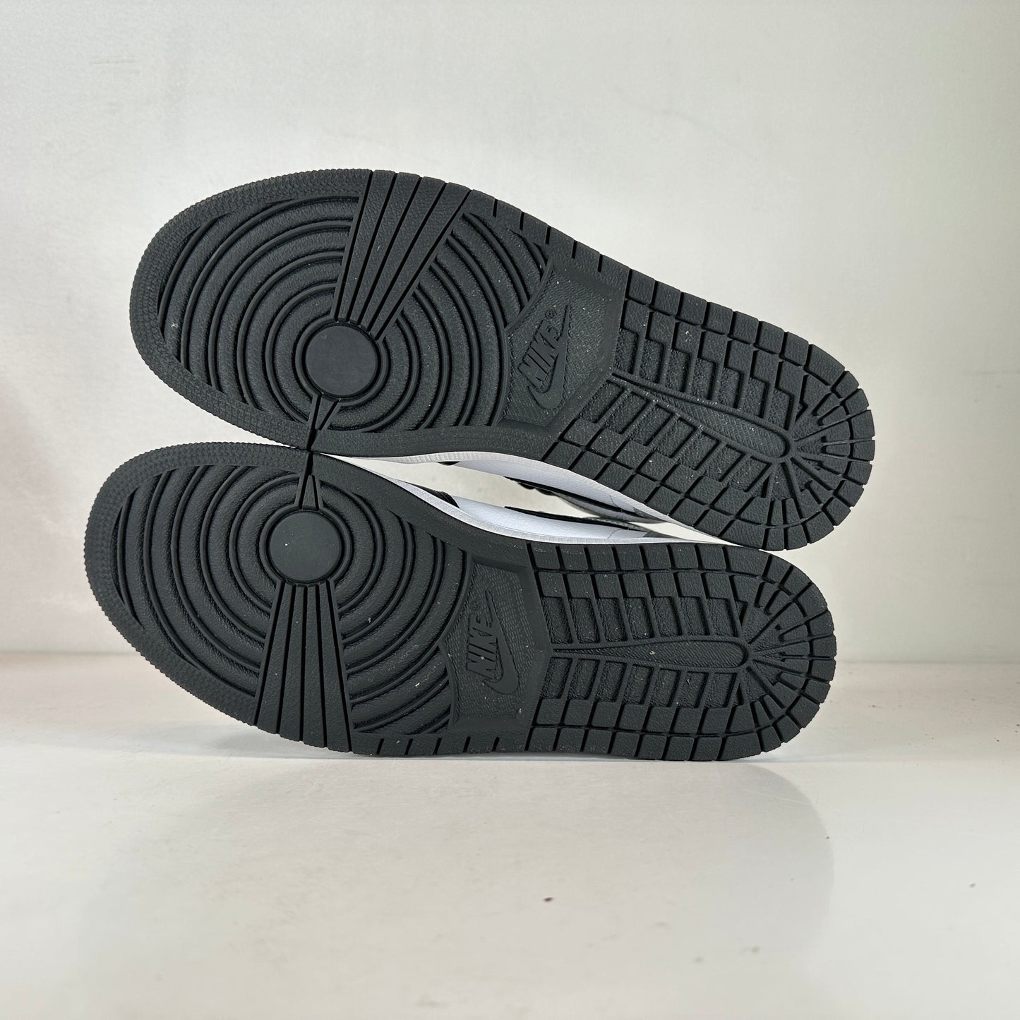 CD0461 001 Jordan 1 Retro High Silver Toe (Women's) [USED] - 12 W (Used2)