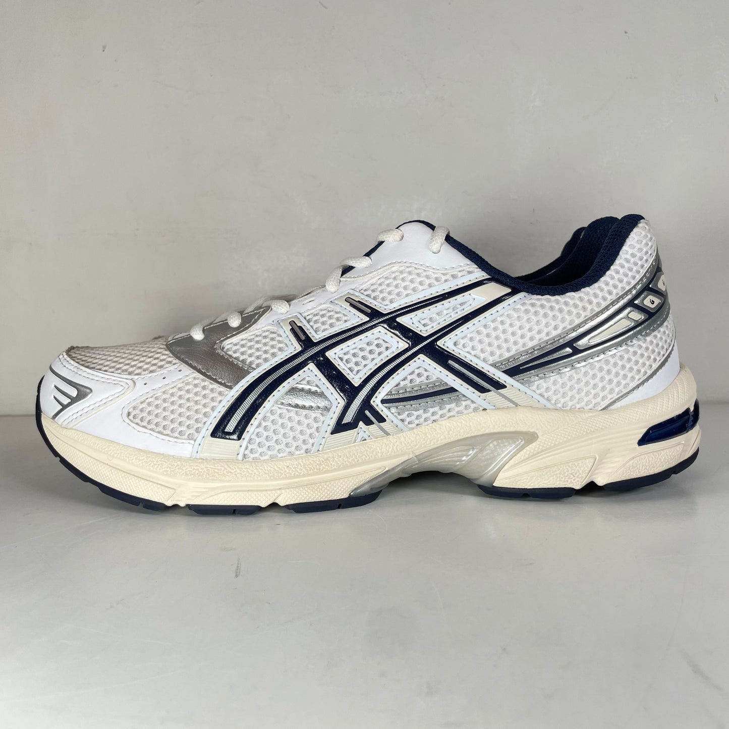 1202A164 110 ASICS Gel-1130 Blanco Medianoche (Mujeres)