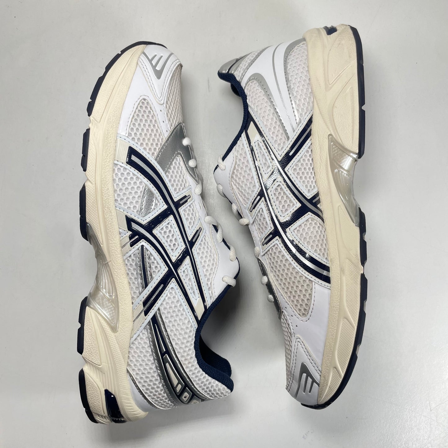 1202A164 110 ASICS Gel-1130 Blanco Medianoche (Mujeres)