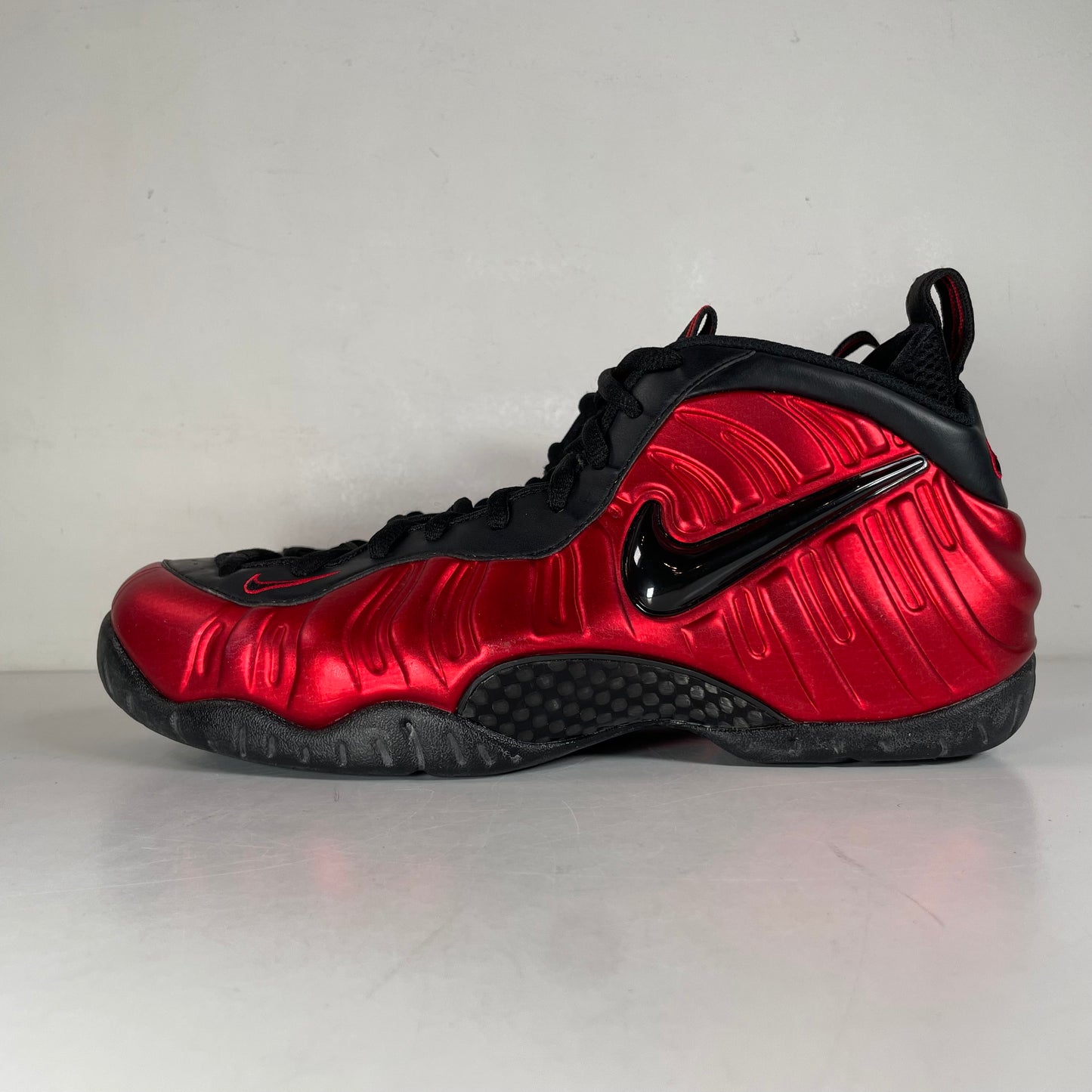 624041 604 Nike Air Foamposite Pro University Red [USED] - 11 M (Used)