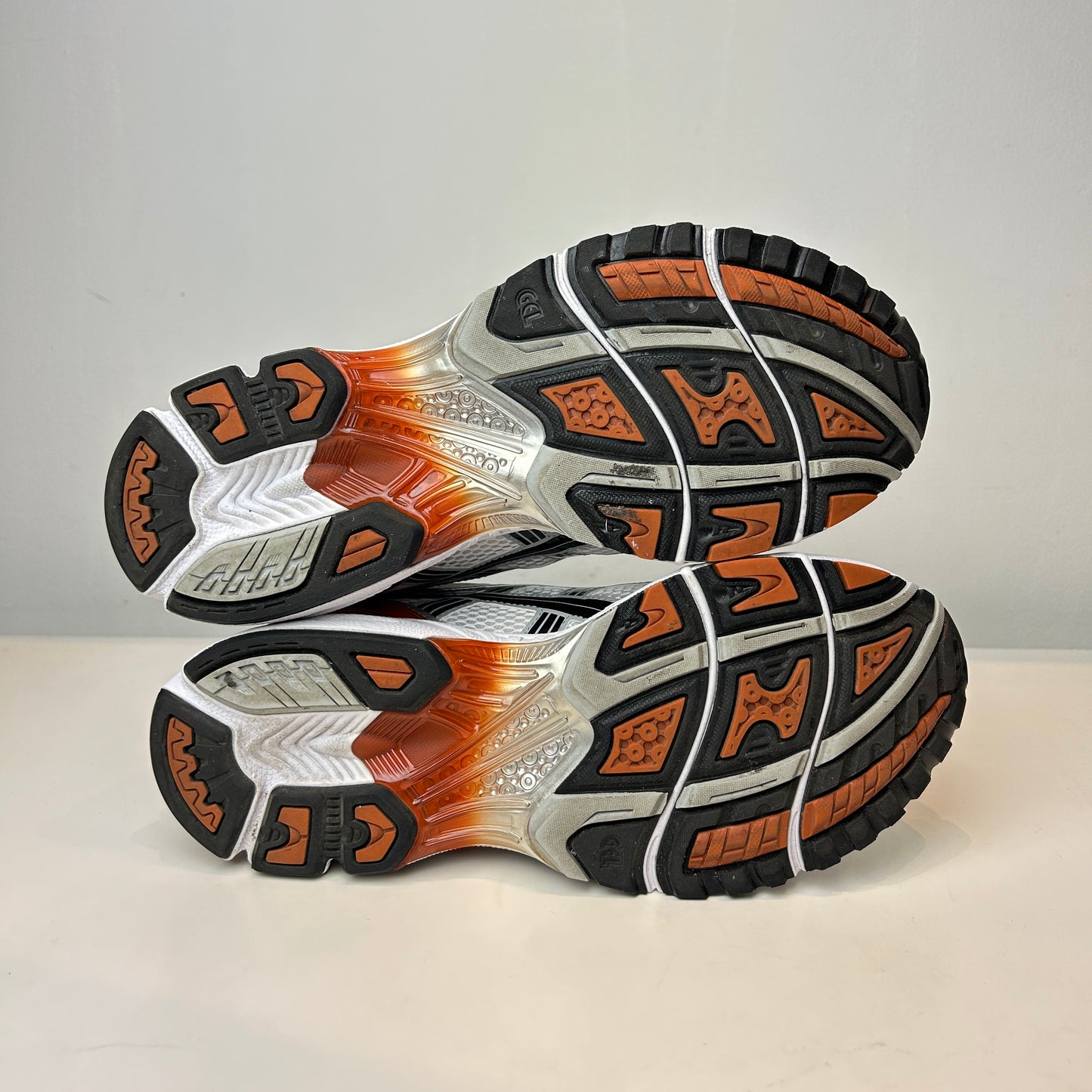 1201A019 109 ASICS Gel-Kayano 14 White Piquant Orange [USED] - 10 M (Used)