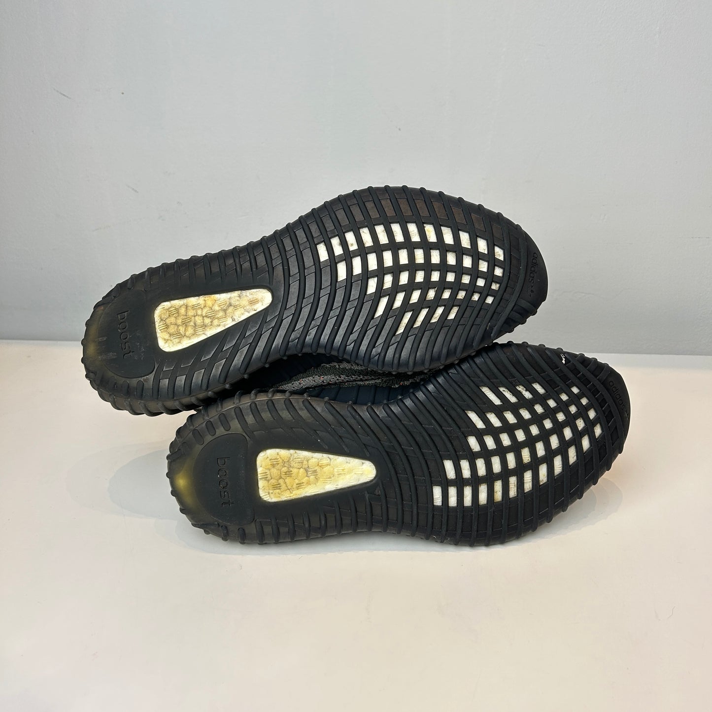HQ7045 Adidas Yeezy Boost 350 V2 Carbon Beluga [USED]
