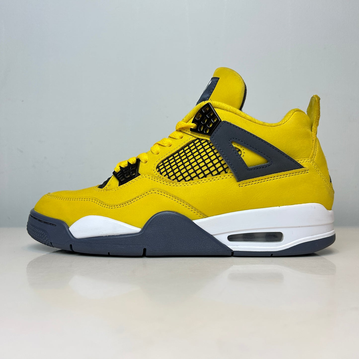 CT8527 700 Jordan 4 Retro Lightning (2021) [USED] - 9.5 M (Used2)