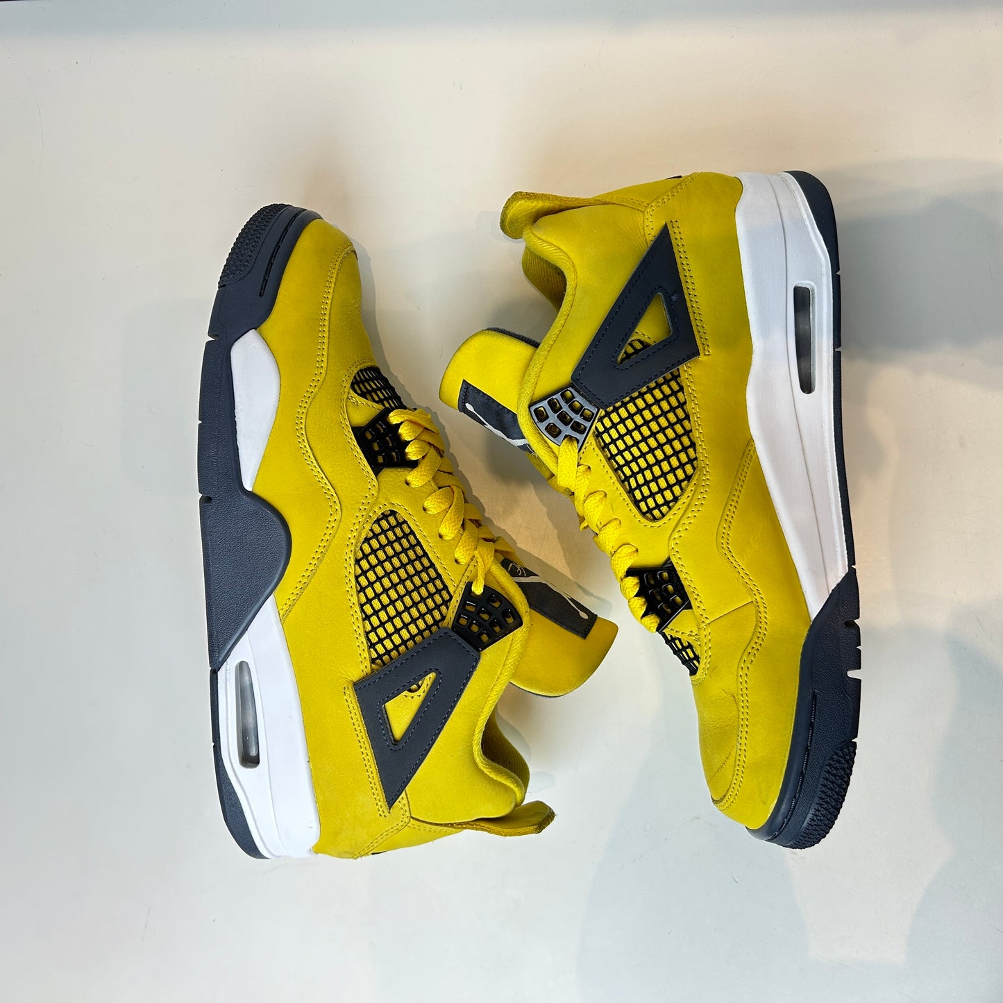 CT8527 700 Jordan 4 Retro Lightning (2021) [USED] - 9.5 M (Used2)
