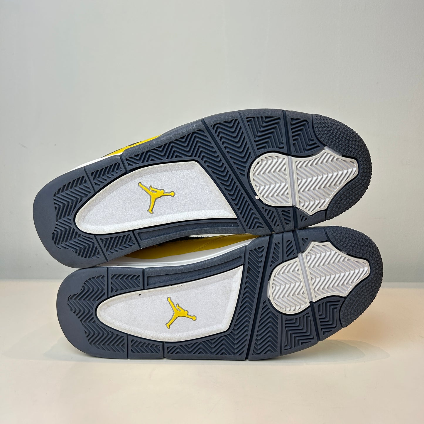 CT8527 700 Jordan 4 Retro Lightning (2021) [USED] - 9.5 M (Used2)