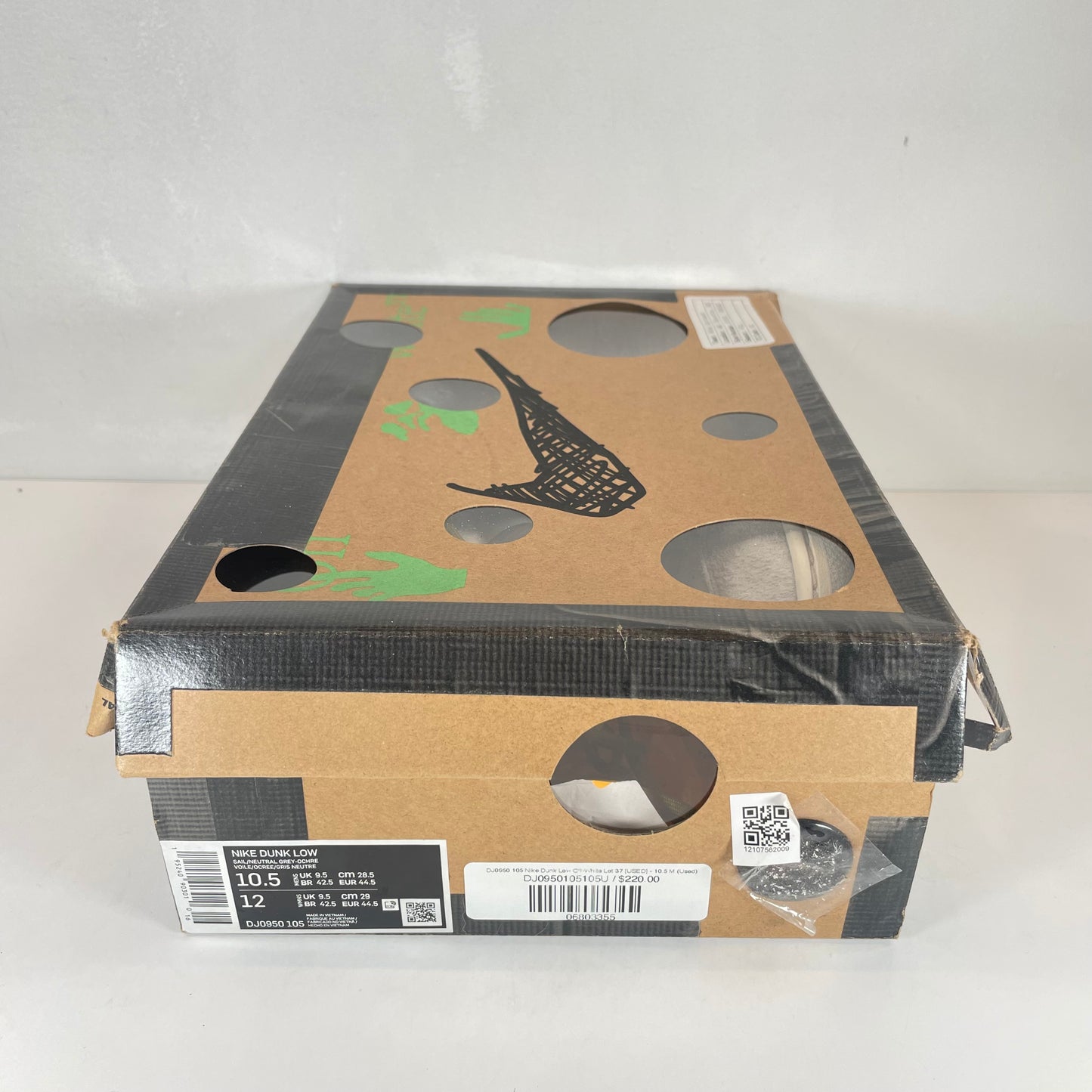 DJ0950 105 Nike Dunk Low Off-White Lot 37 [USED] - 10.5 M (Used)