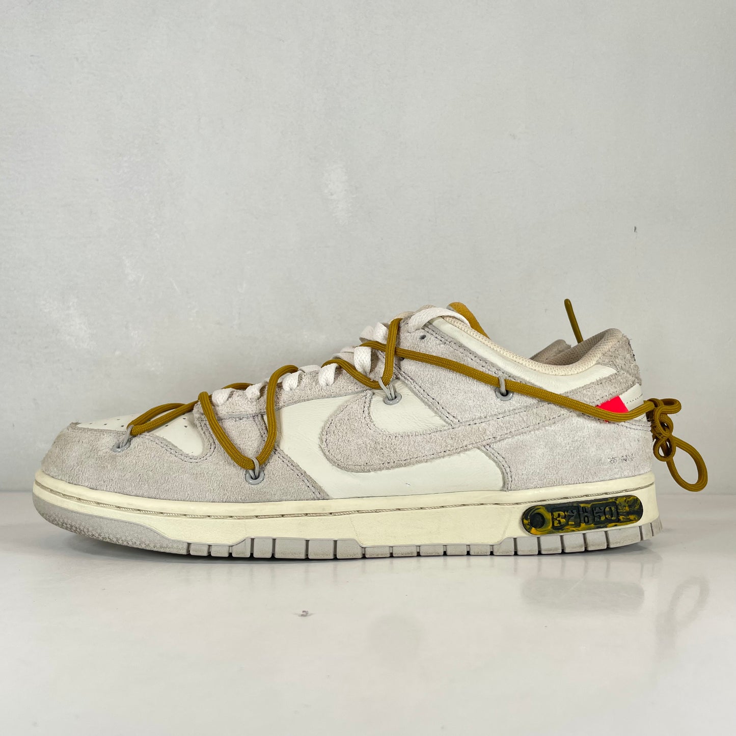 DJ0950 105 Nike Dunk Low Off-White Lot 37 [USED] - 10.5 M (Used)