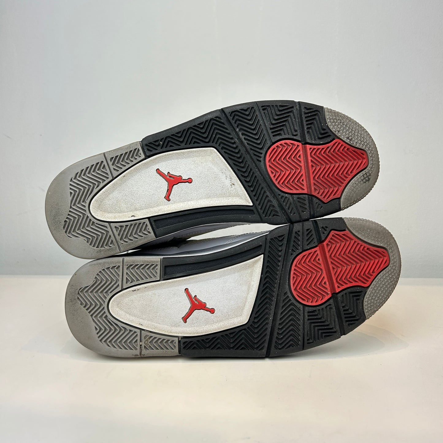 308497 103 Jordan 4 Retro White Cement (2012) [USED] - 9.5 M (Used)