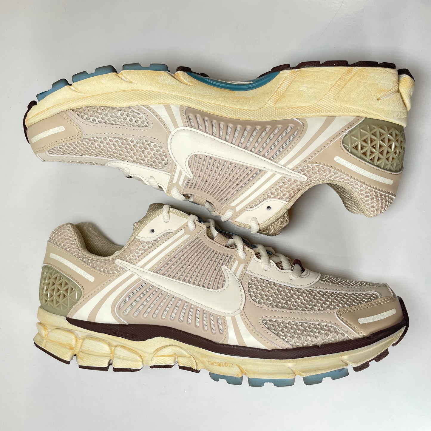 FB8825 111 Nike Zoom Vomero 5 Oatmeal (W) [USED] - 11.5 W (Used)
