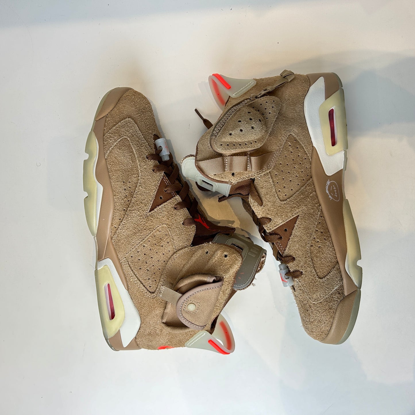 DH0690 200 Jordan 6 Retro Travis Scott Caqui británico