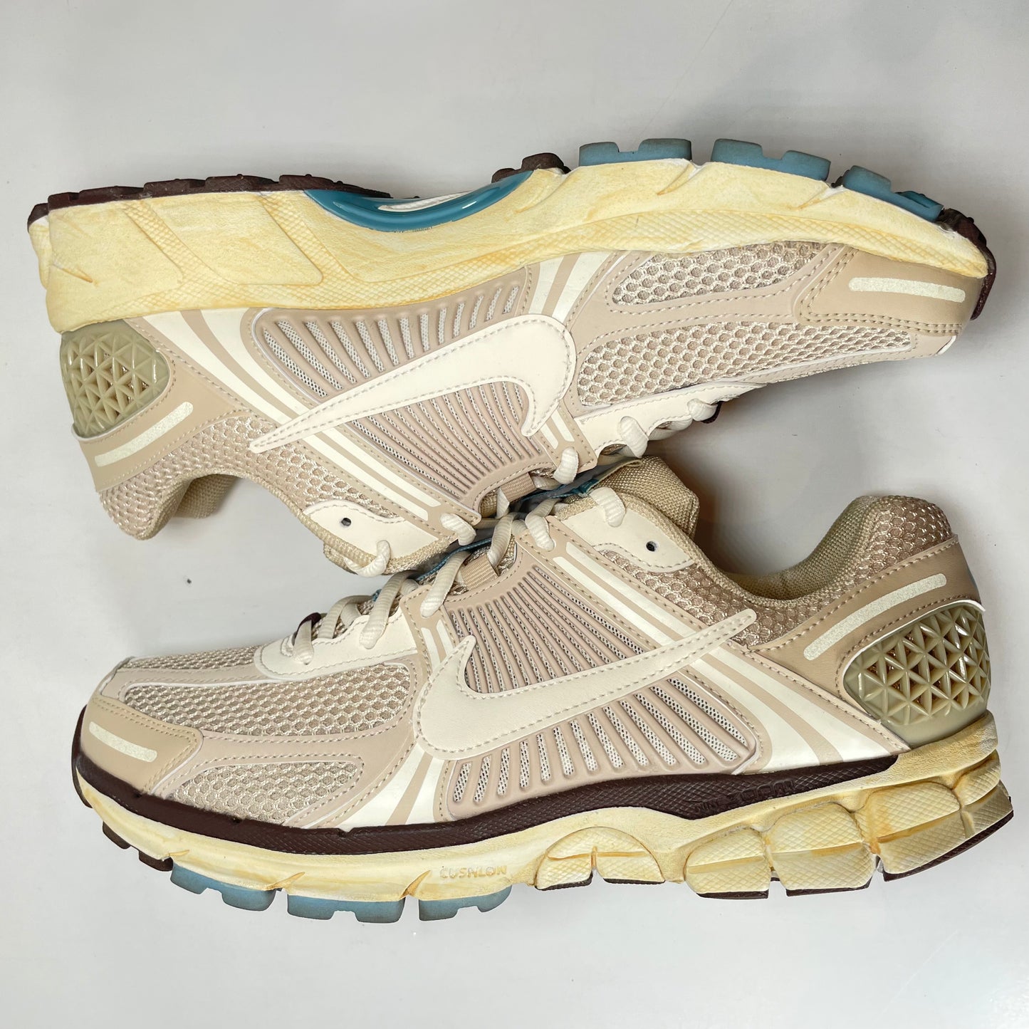 FB8825 111 Nike Zoom Vomero 5 Oatmeal (W) [USED] - 11.5 W (Used)