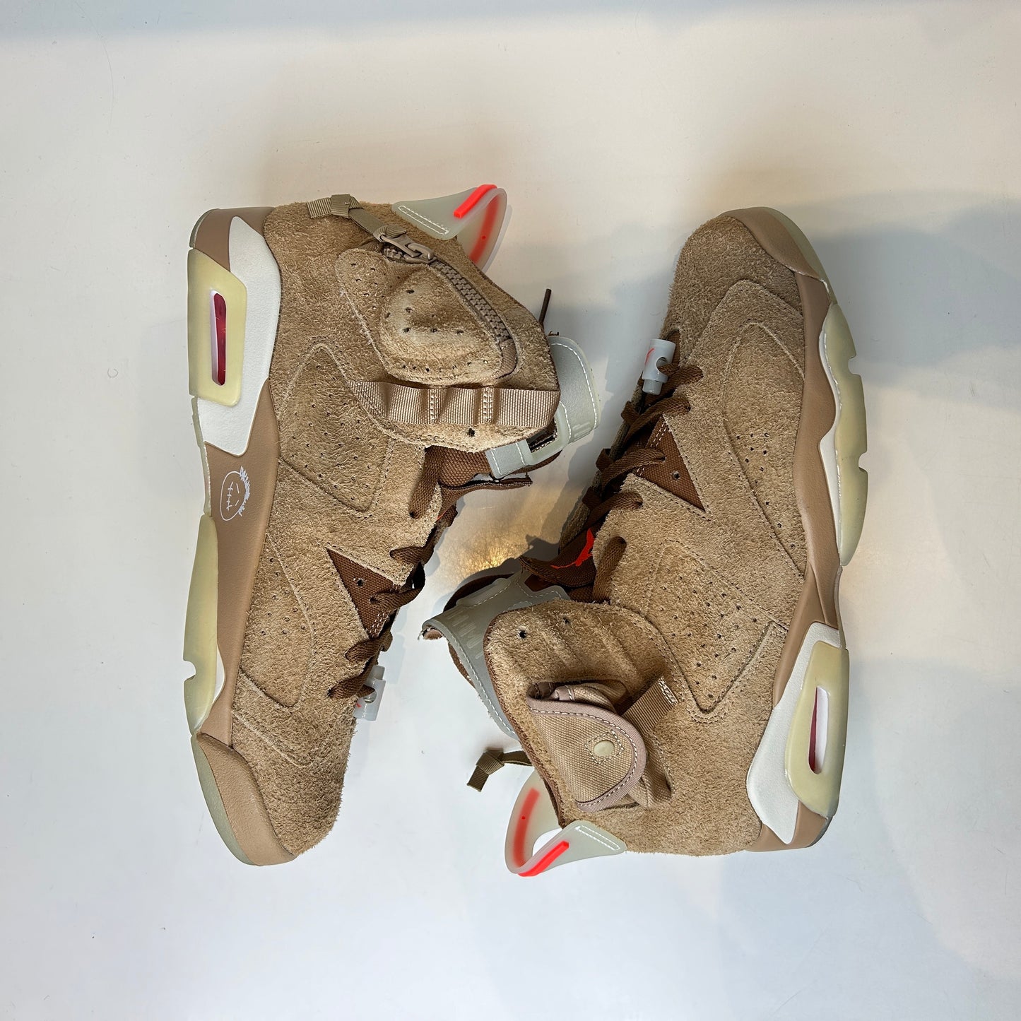 DH0690 200 Jordan 6 Retro Travis Scott Caqui británico