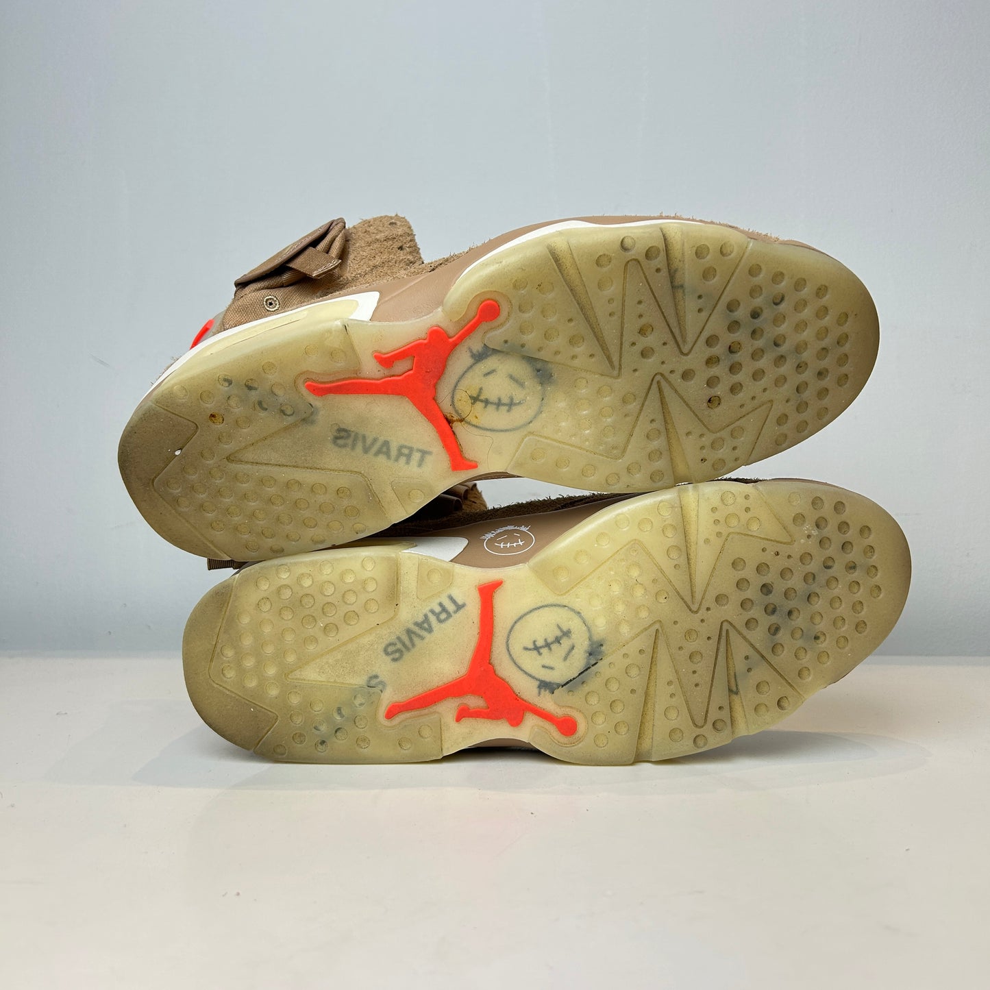 DH0690 200 Jordan 6 Retro Travis Scott Caqui británico