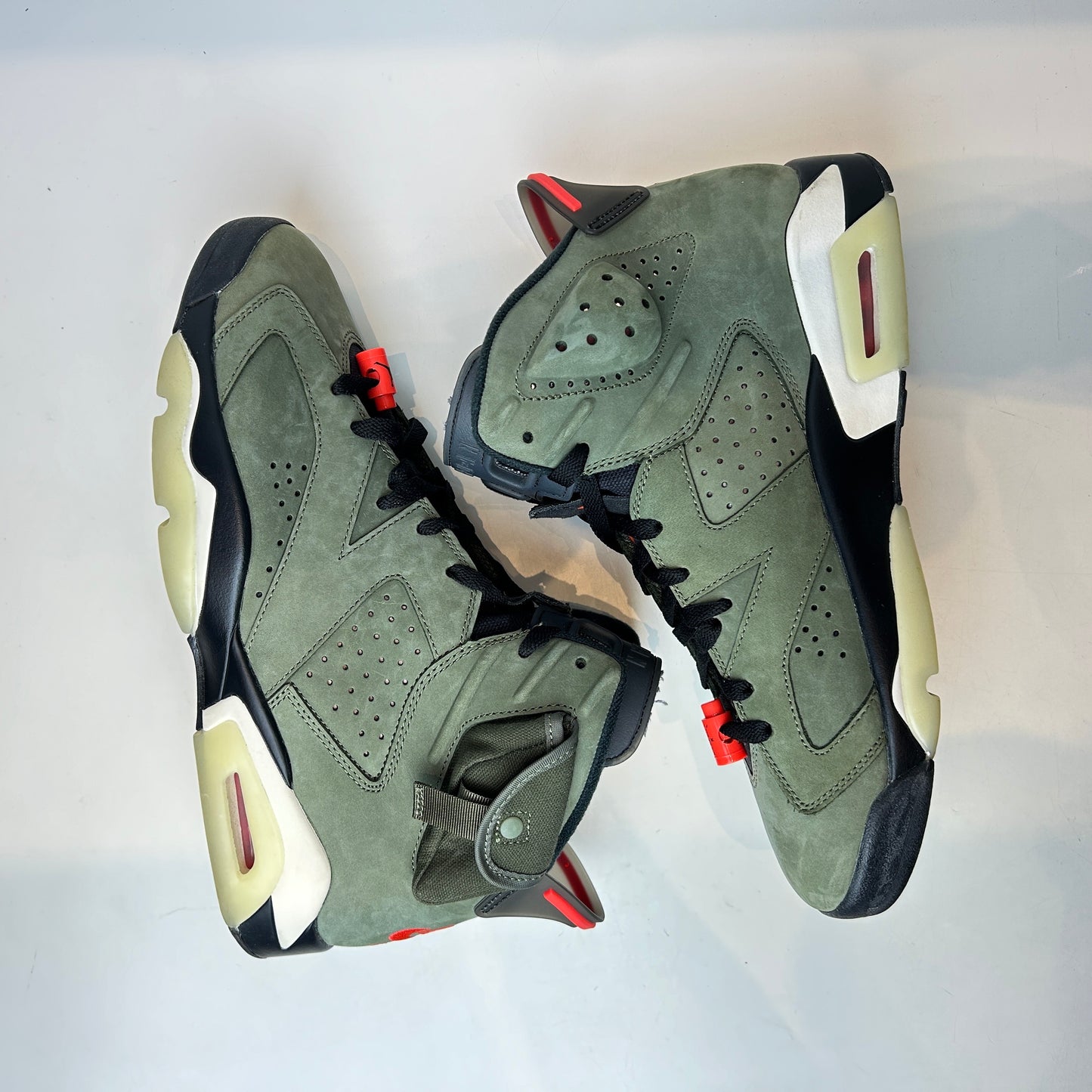 CN1084 200 Jordan 6 Retro Travis Scott [USED] - 11 M (Used)