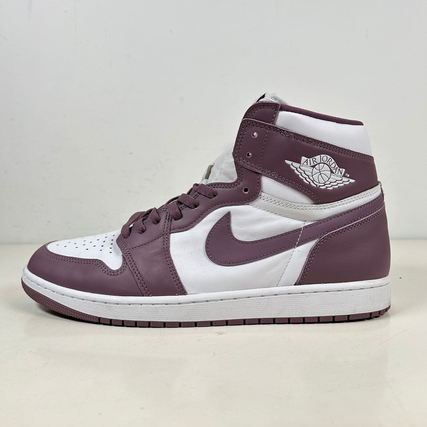 DZ5485 105 Jordan 1 Retro High OG Mauve [USED] - 14 M (Used)