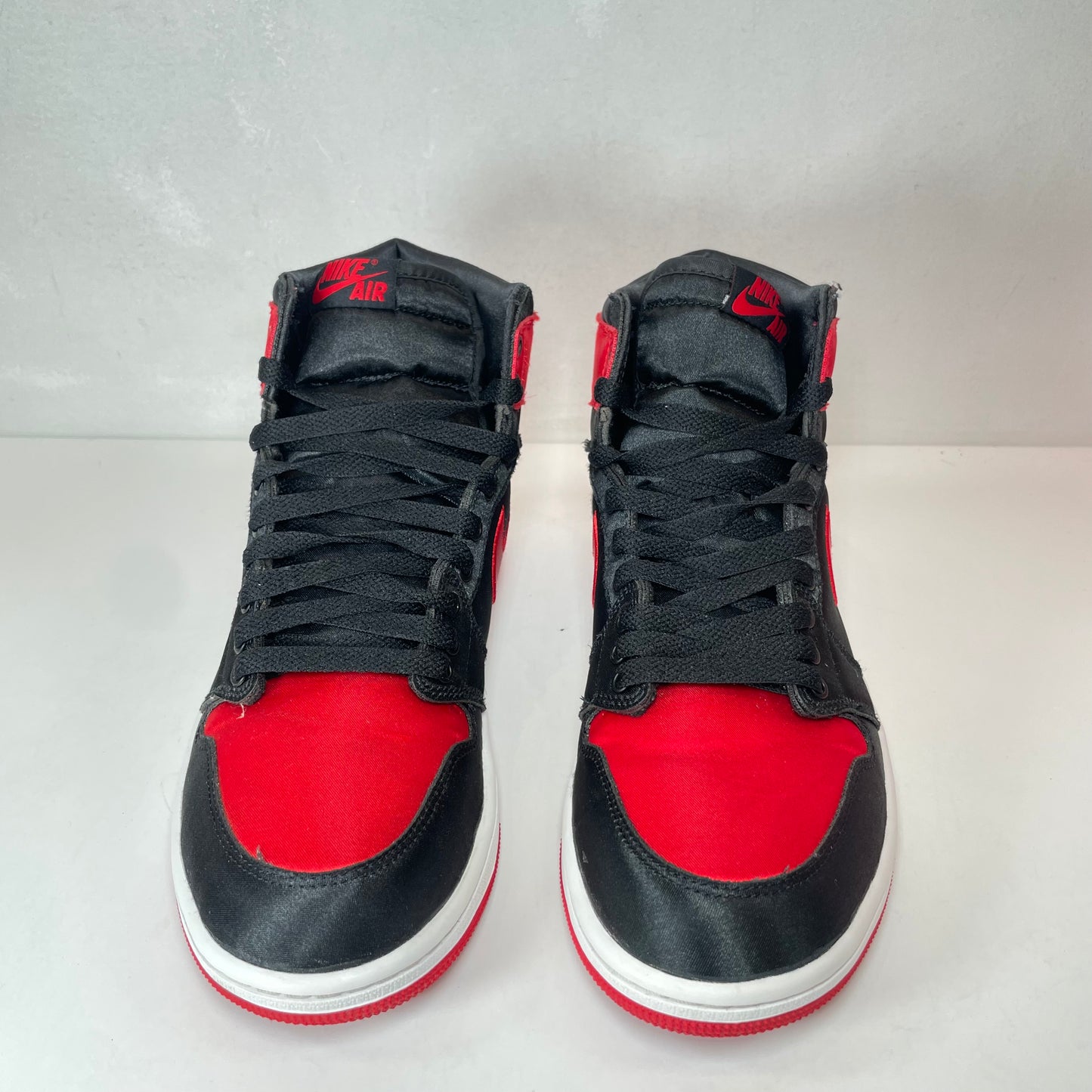 FD4810 061 Jordan 1 Retro High OG Satin Bred [USED] - 9.5 W (Used)