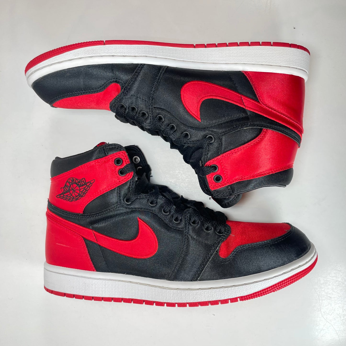 FD4810 061 Jordan 1 Retro High OG Satin Bred [USED] - 9.5 W (Used)
