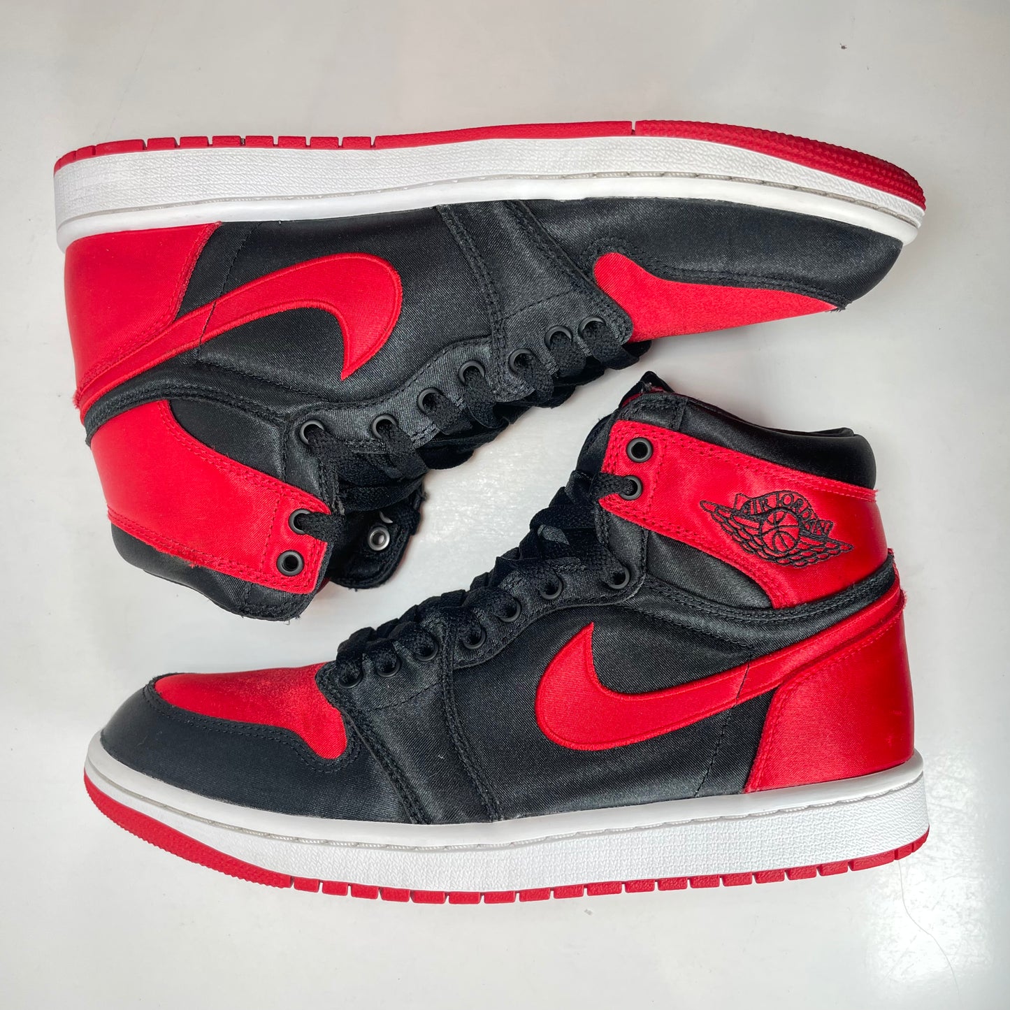 FD4810 061 Jordan 1 Retro High OG Satin Bred [USED] - 9.5 W (Used)