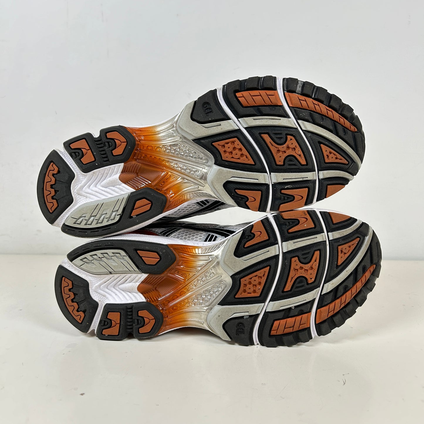 1201A019 109 ASICS Gel-Kayano 14 White Piquant Orange [USED] - 9.5 M (Used)