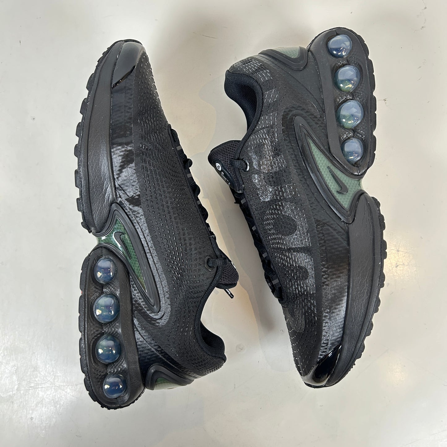 FZ4044 001 Nike Air Max DN Supreme Black [USED] - 9 M (Used)