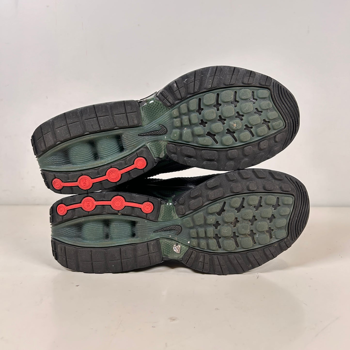 FZ4044 001 Nike Air Max DN Supreme Black [USED] - 9 M (Used)