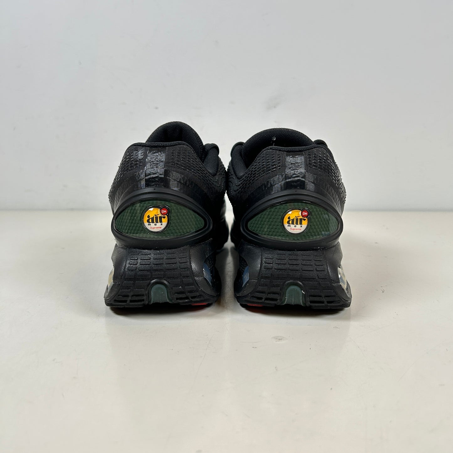 FZ4044 001 Nike Air Max DN Supreme Black [USED] - 9 M (Used)
