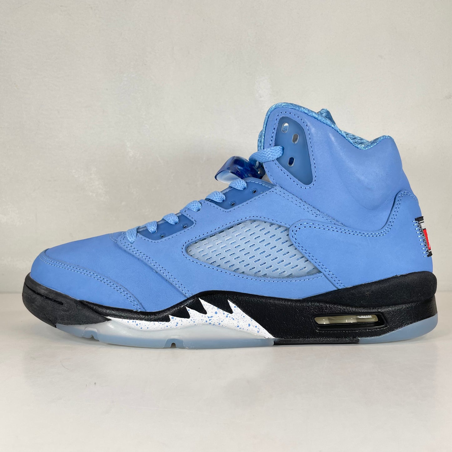 DV1310 401 Jordan 5 Retro UNC University Blue [USED] - 11.5 M (Used)