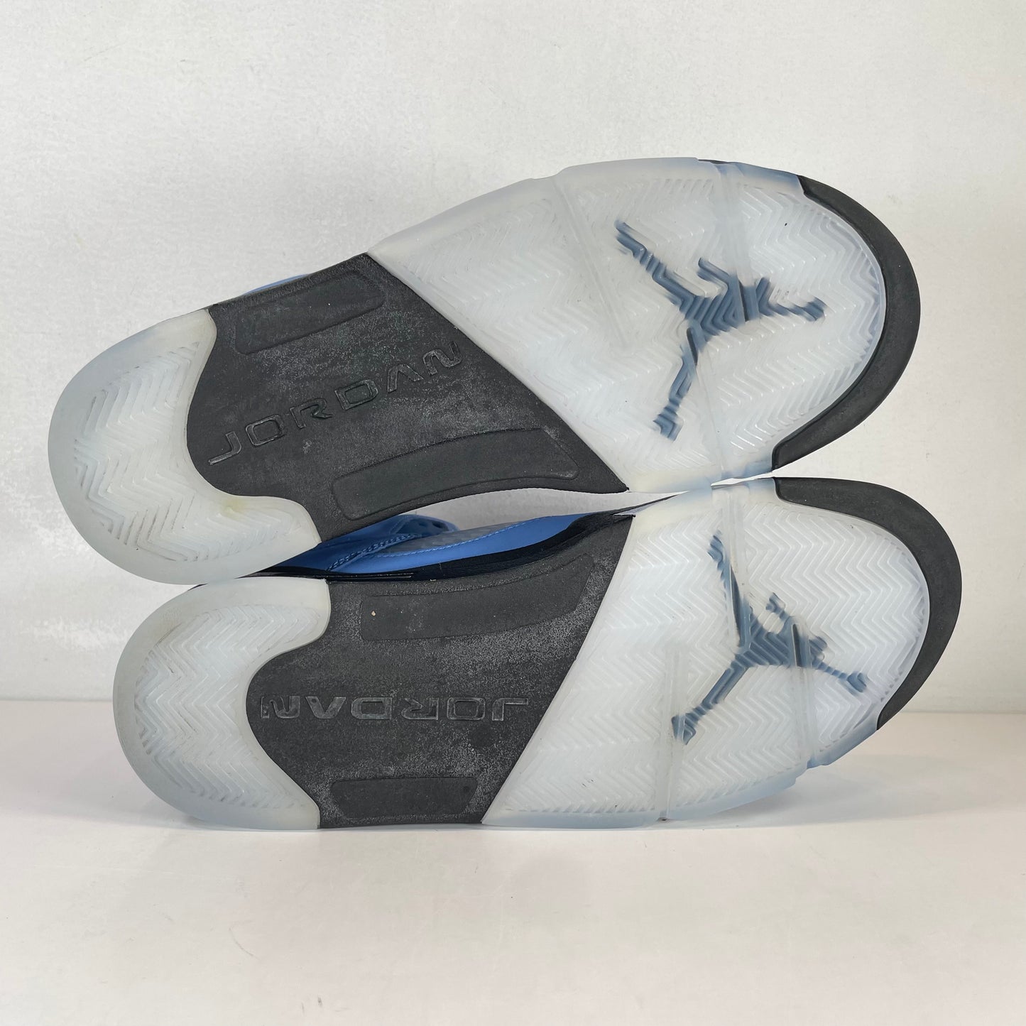 DV1310 401 Jordan 5 Retro UNC University Blue [USED] - 11.5 M (Used)