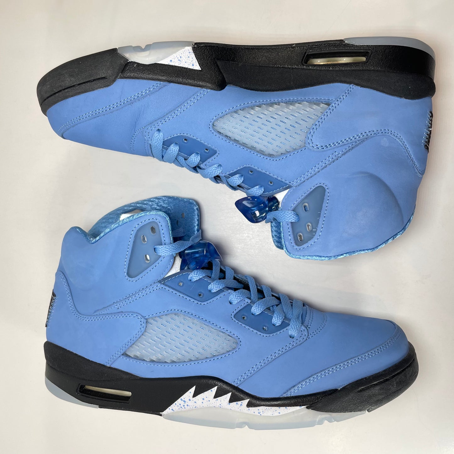 DV1310 401 Jordan 5 Retro UNC University Blue [USED] - 11.5 M (Used)