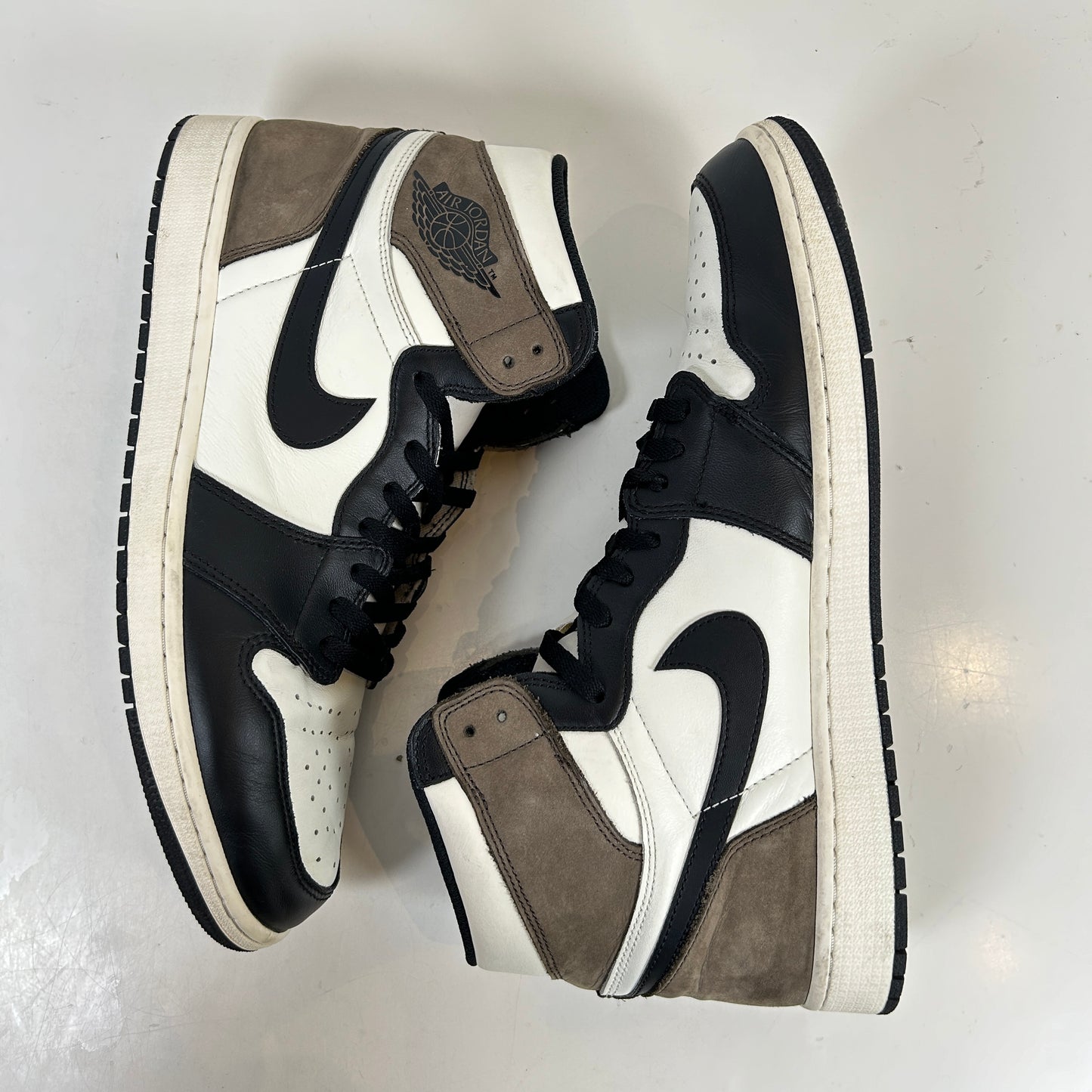 555088 105 Jordan 1 Mocha [USED] - 14 M (Used)