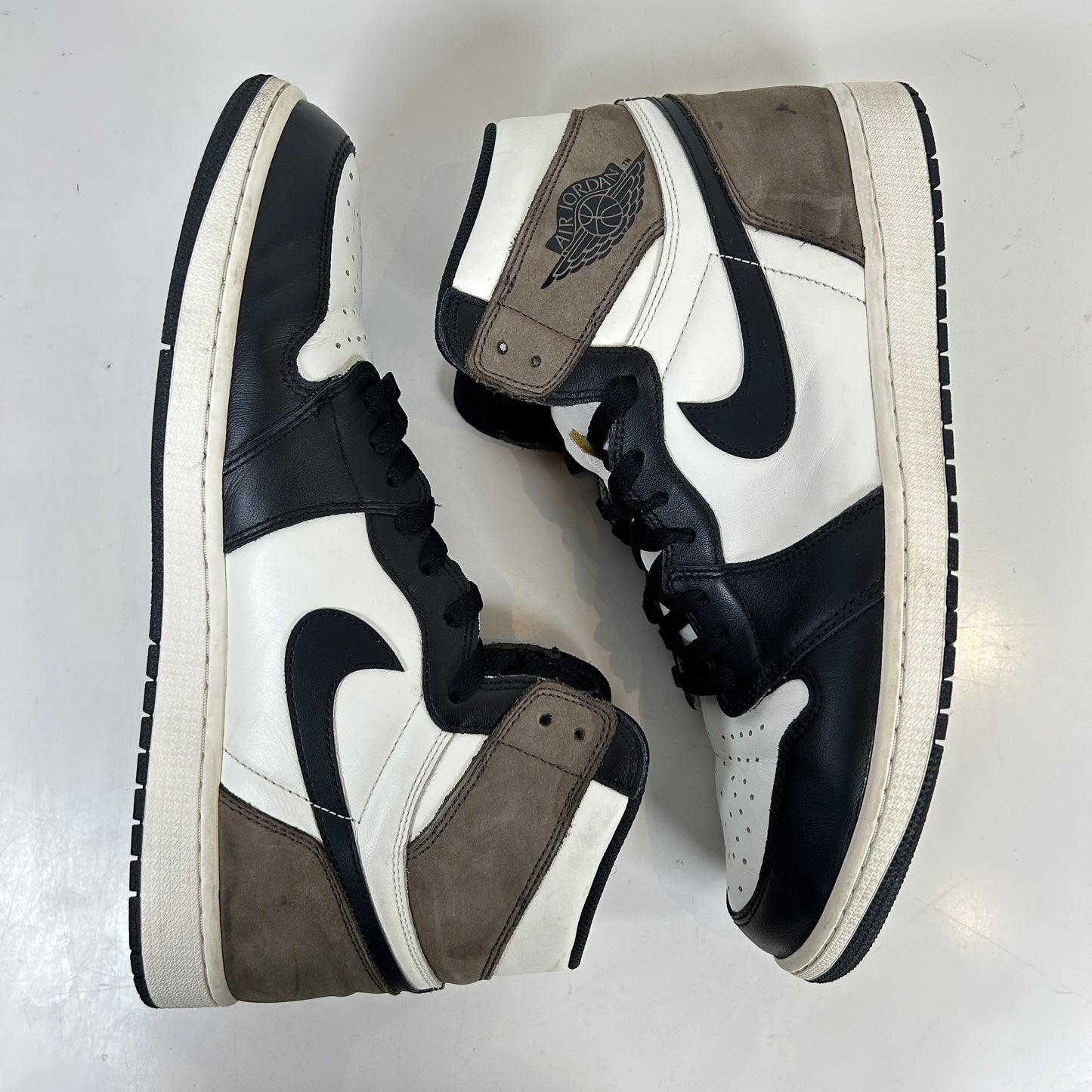 555088 105 Jordan 1 Mocha [USED] - 14 M (Used)