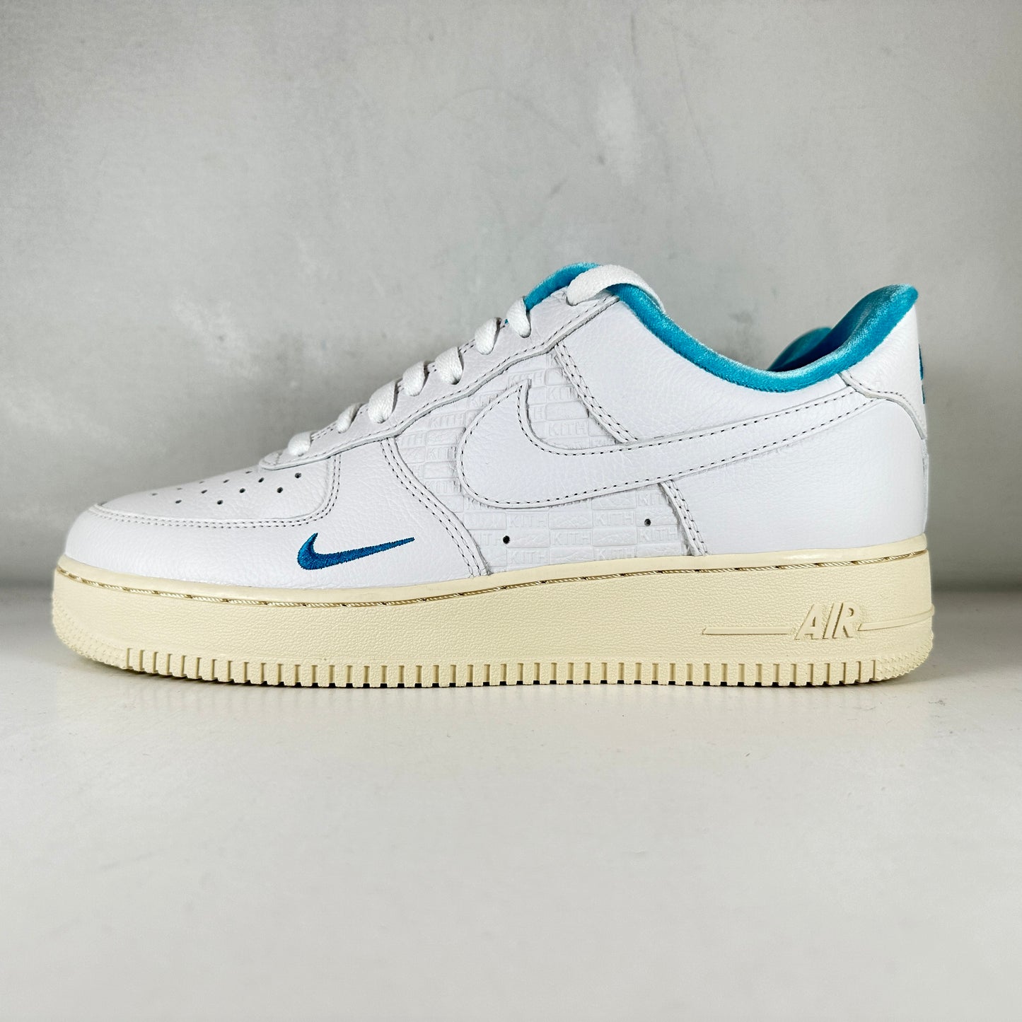 DC9555 100 Nike Air Force 1 Low Kith Hawaii [CONDITIONAL] - 9.5 M (Creased)