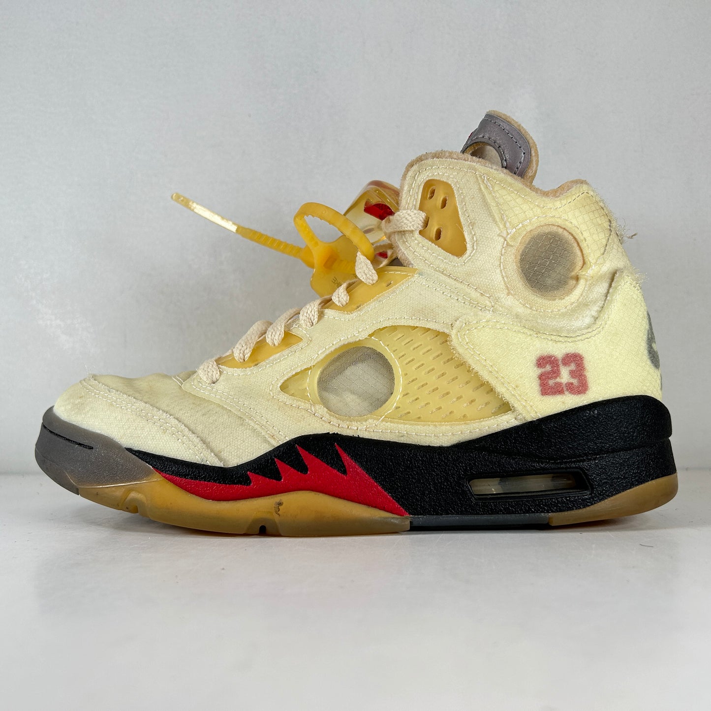 DH8565 100 Jordan 5 Off-White Sail [USED] - 6 M (Used)