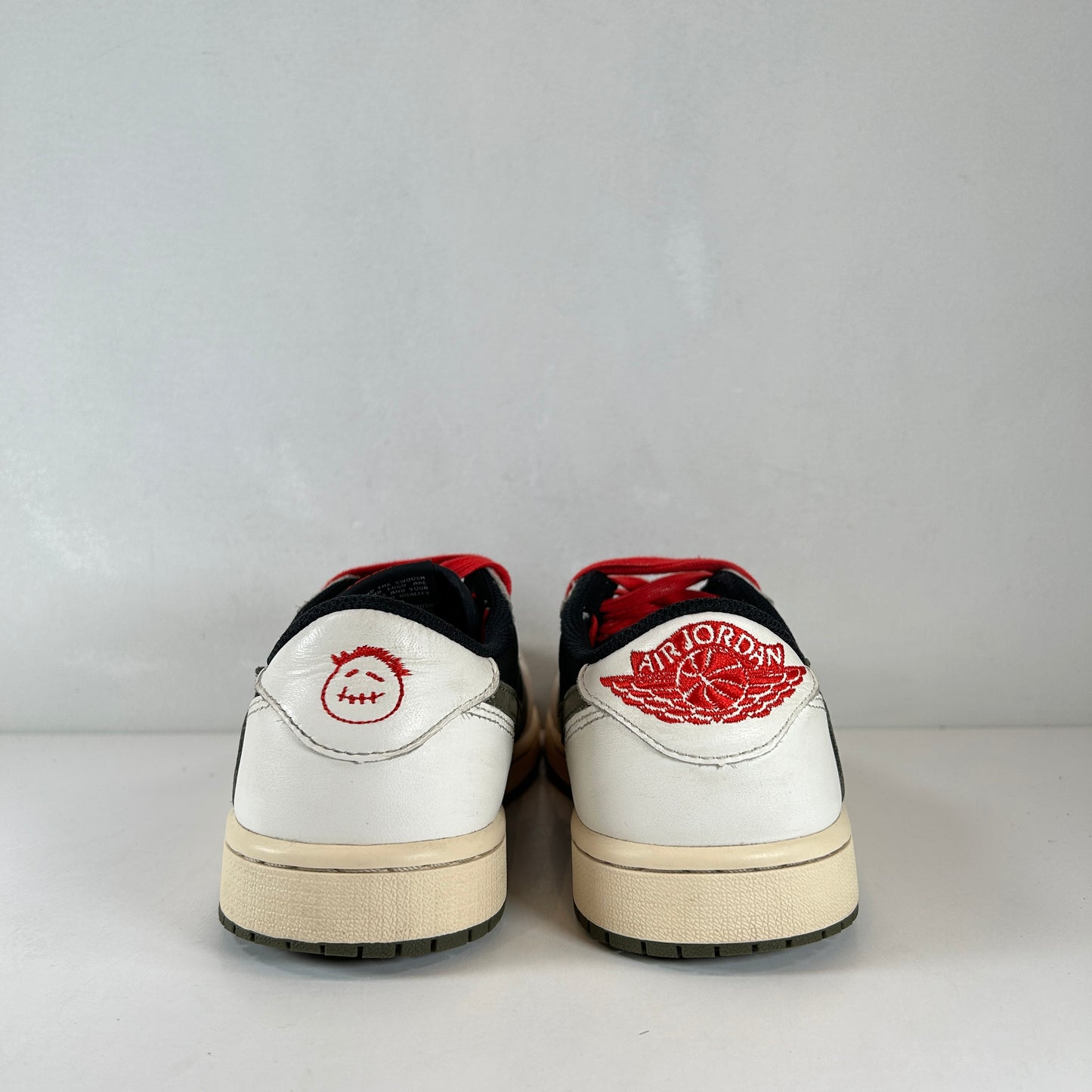 DZ4137 106 Jordan 1 Retro Low OG SP Travis Scott Olive (W) [USED] - 8.5 W (Used)