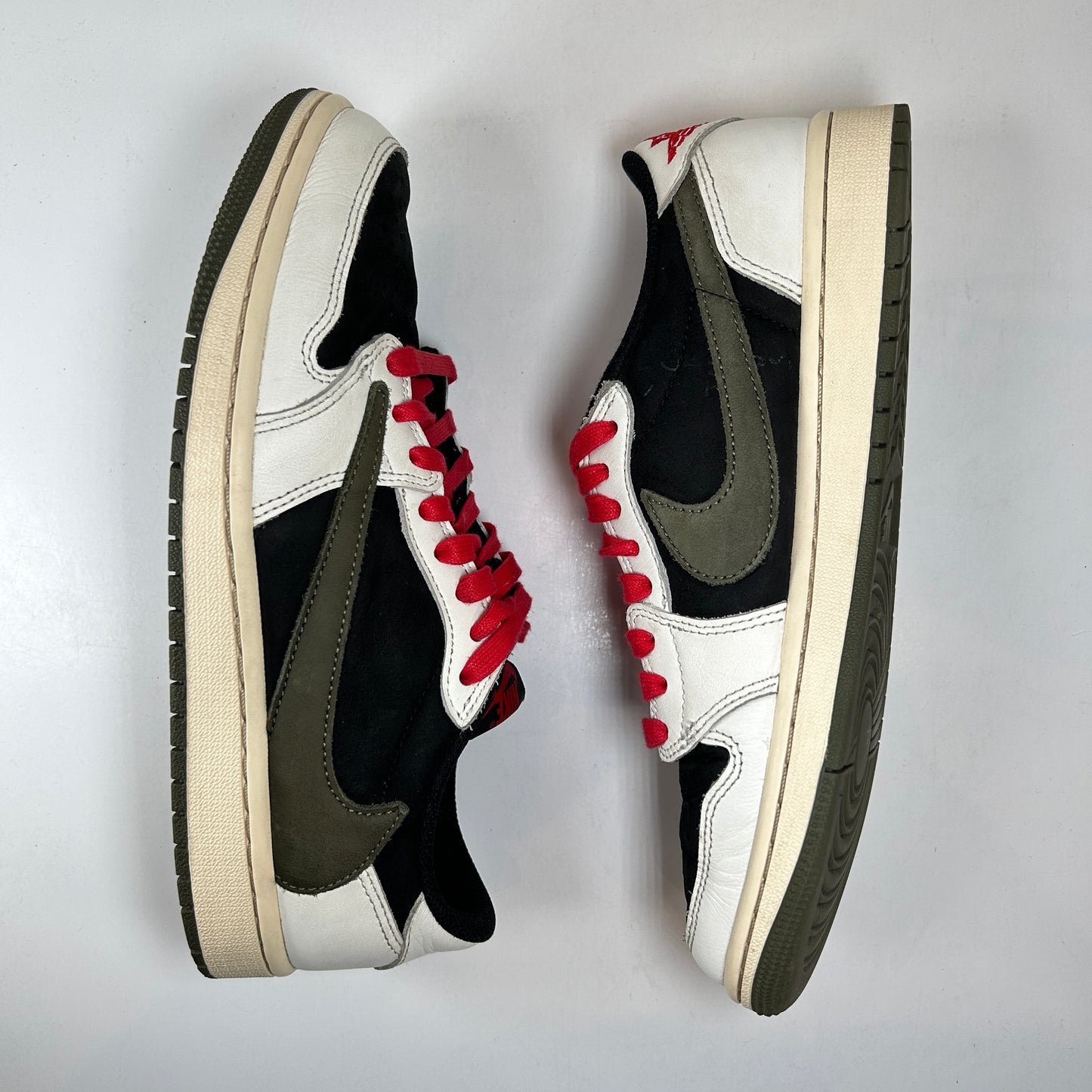 DZ4137 106 Jordan 1 Retro Low OG SP Travis Scott Olive (W) [USED] - 8.5 W (Used)