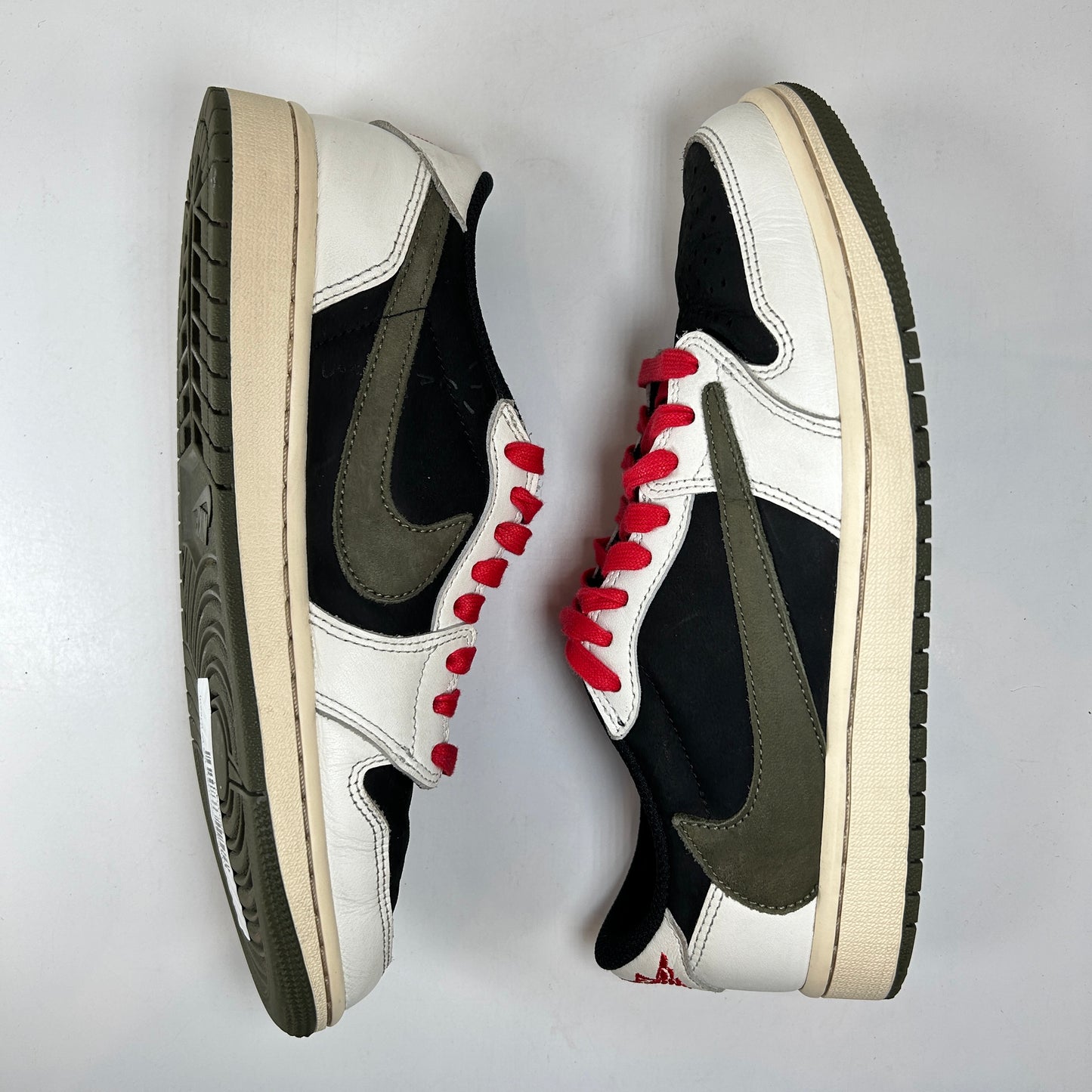 DZ4137 106 Jordan 1 Retro Low OG SP Travis Scott Olive (W) [USED] - 8.5 W (Used)