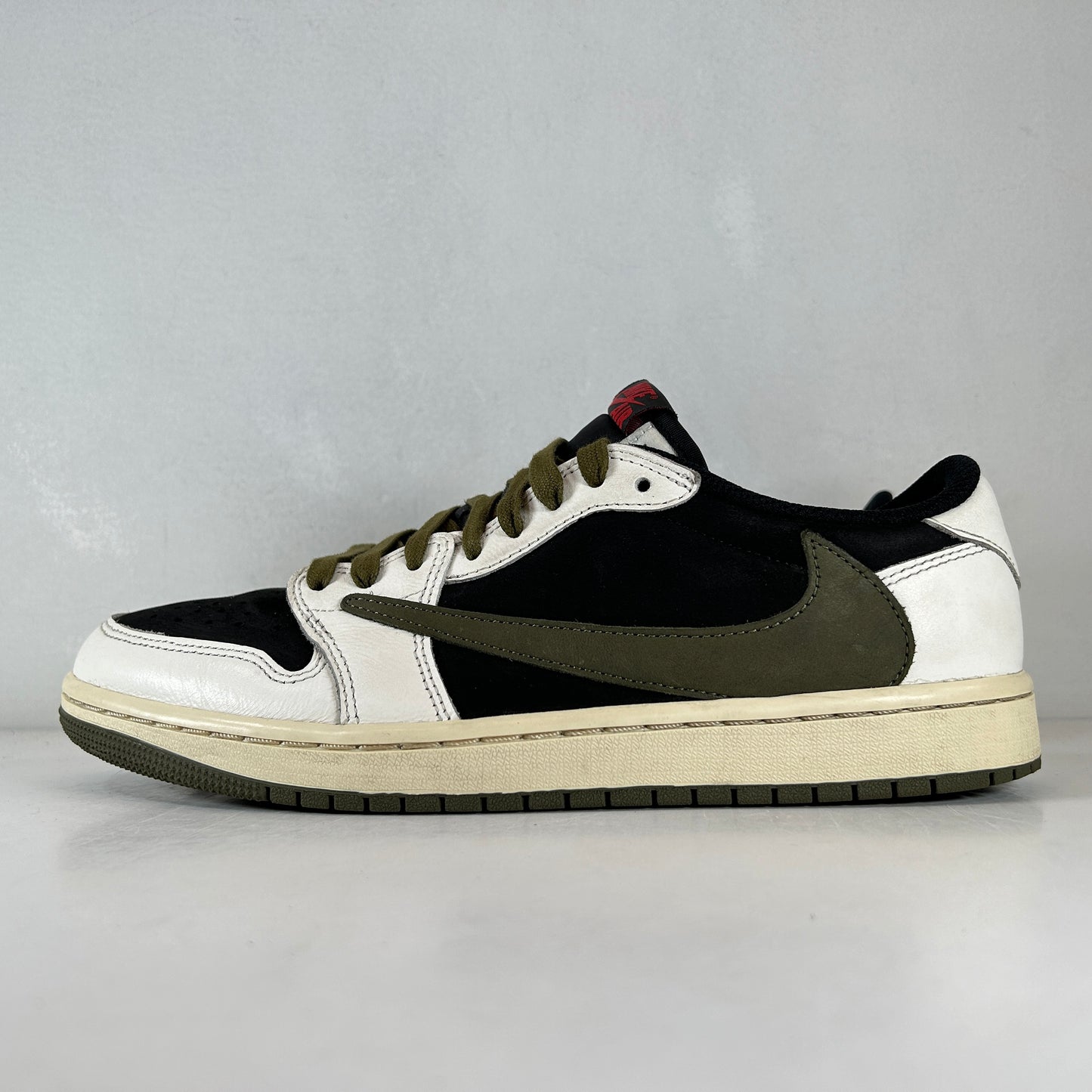 DZ4137 106 Jordan 1 Retro Low OG SP Travis Scott Olive (W) [USED] - 10 W (Used)