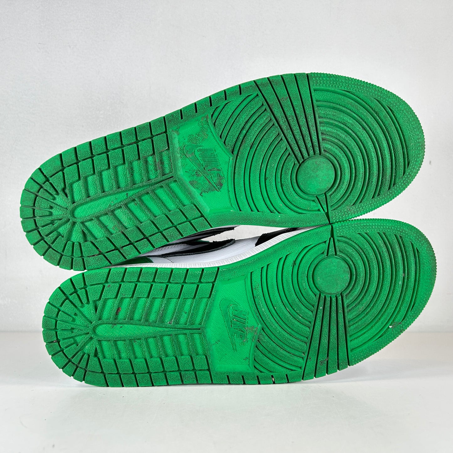 DZ5485 031 Jordan 1 Retro High OG Lucky Green [USED] - 9 M (Used)