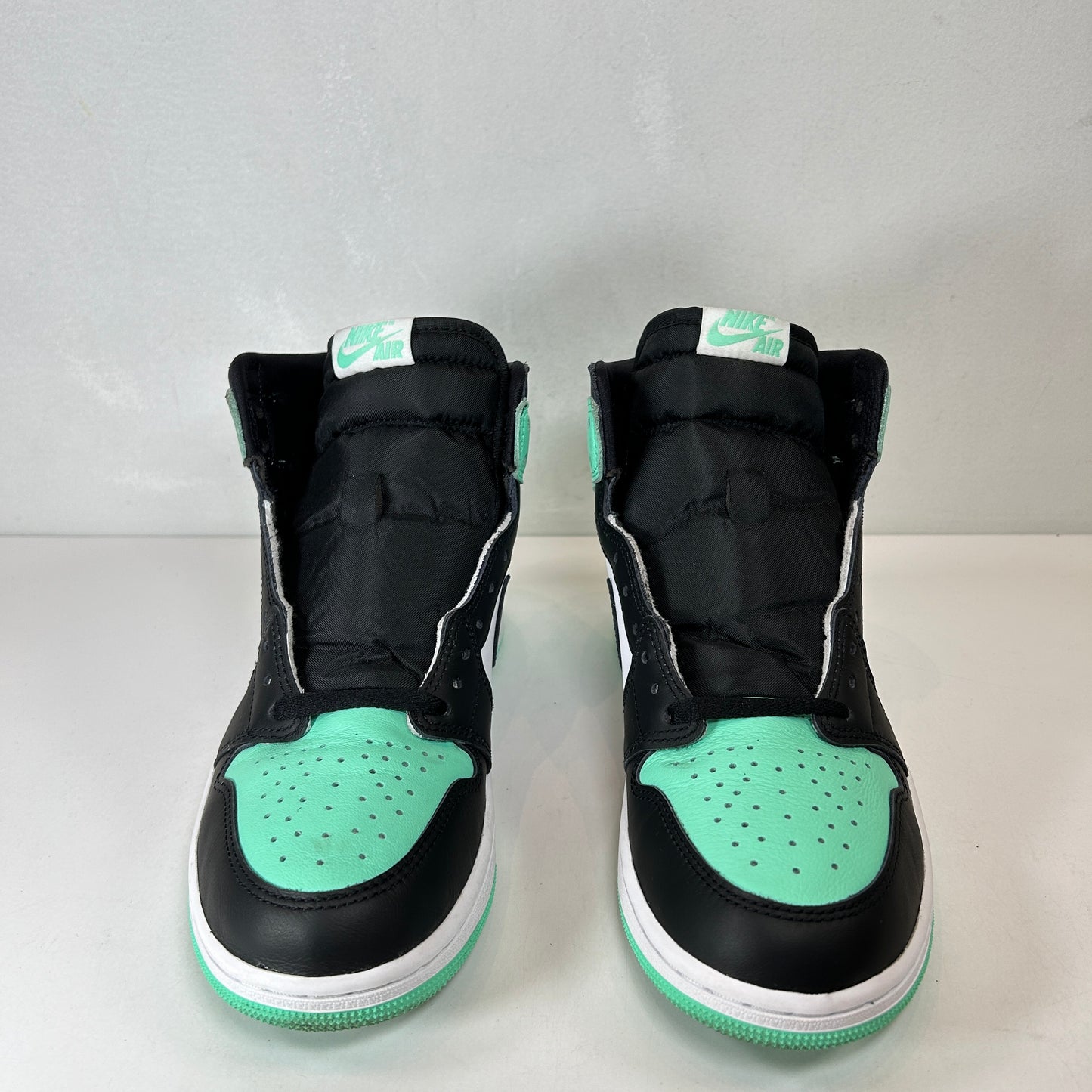 DZ5485 130 Jordan 1 Retro High OG Green Glow [USED] - 9 M (Used)
