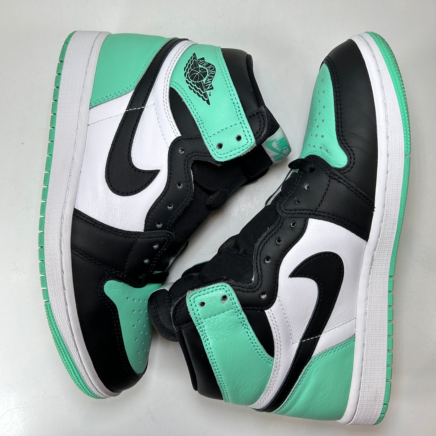 DZ5485 130 Jordan 1 Retro High OG Green Glow [USED] - 9 M (Used)