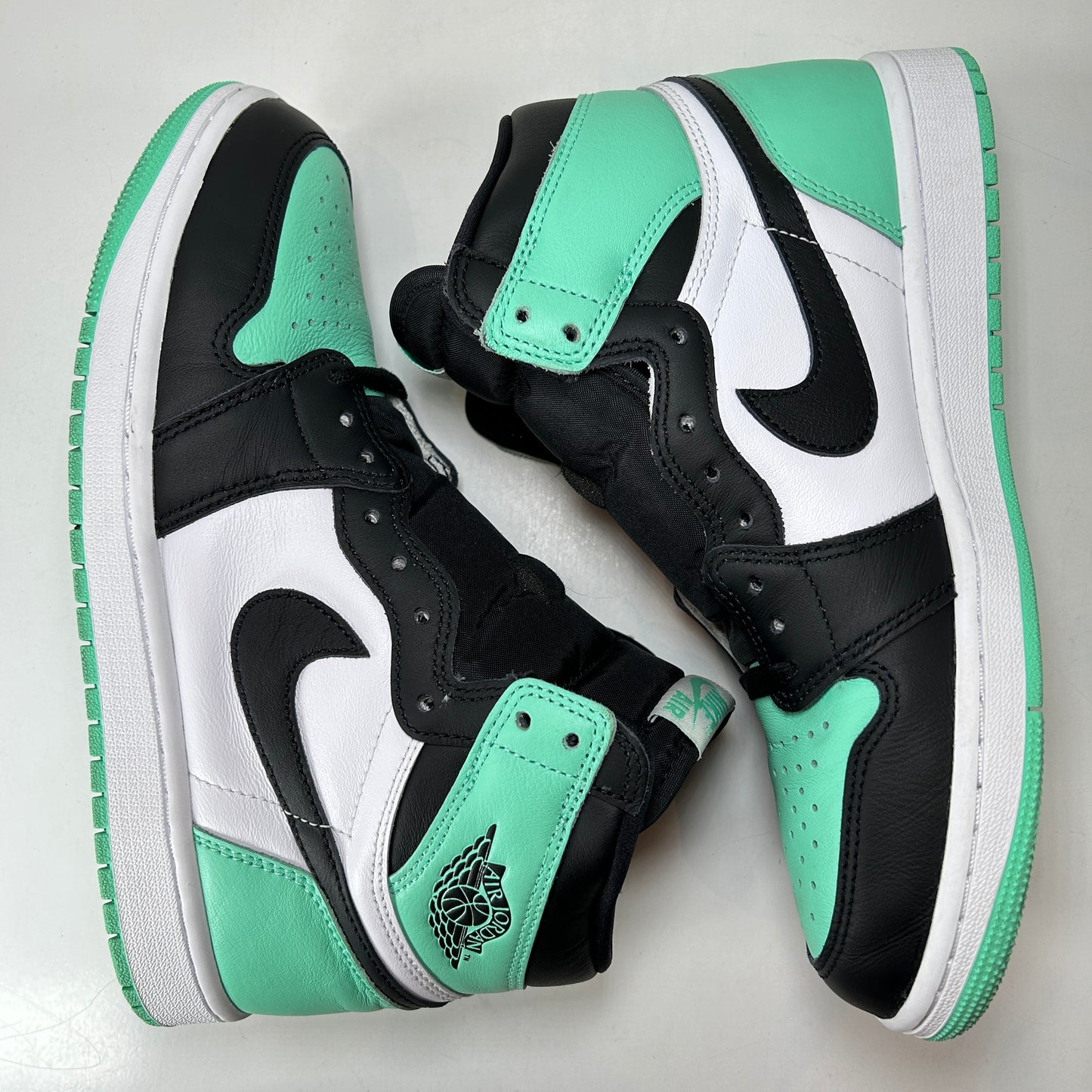 DZ5485 130 Jordan 1 Retro High OG Green Glow [USED] - 9 M (Used)