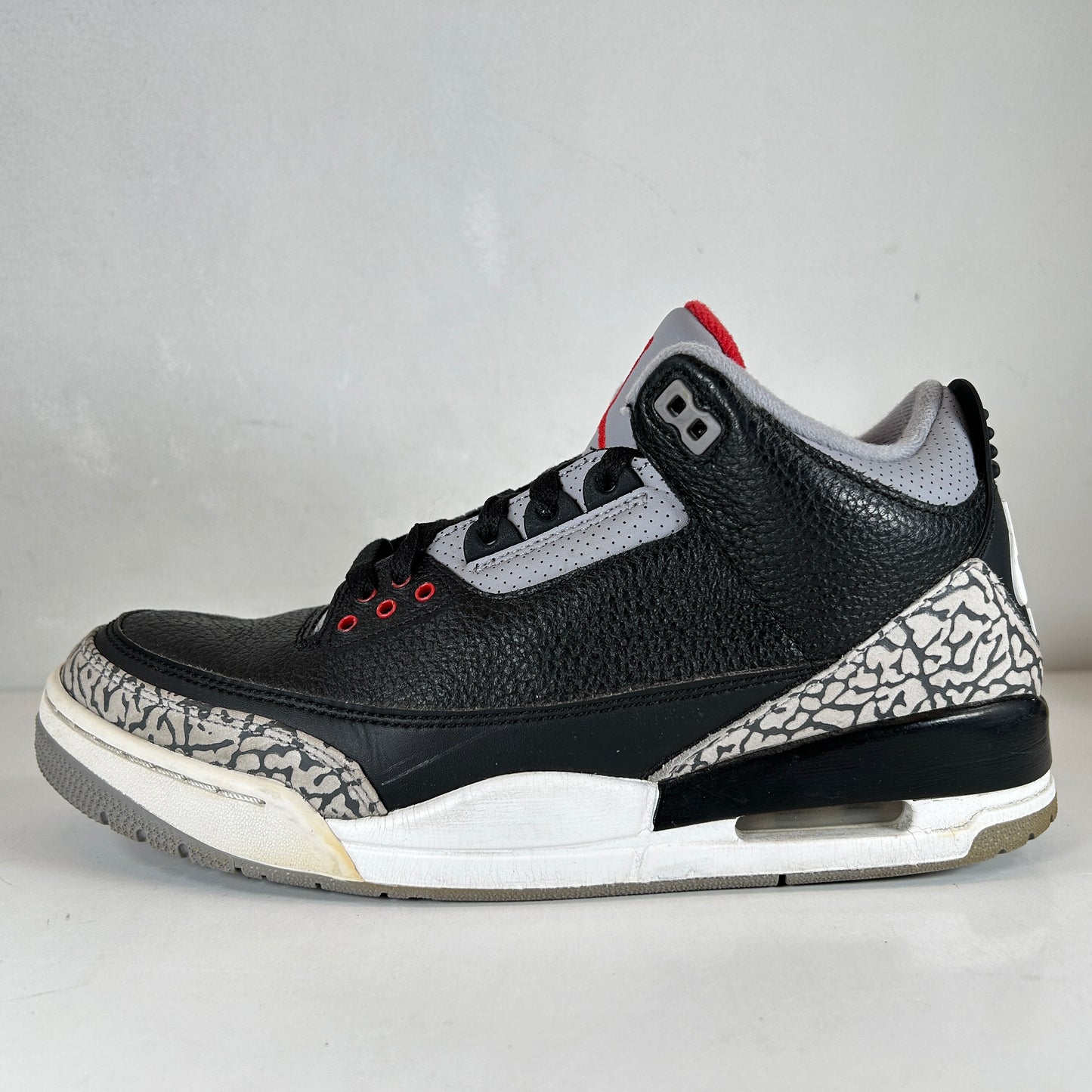 854262 001 Jordan 3 Black Cement 2018 [USED] - 9.5 M (Used)