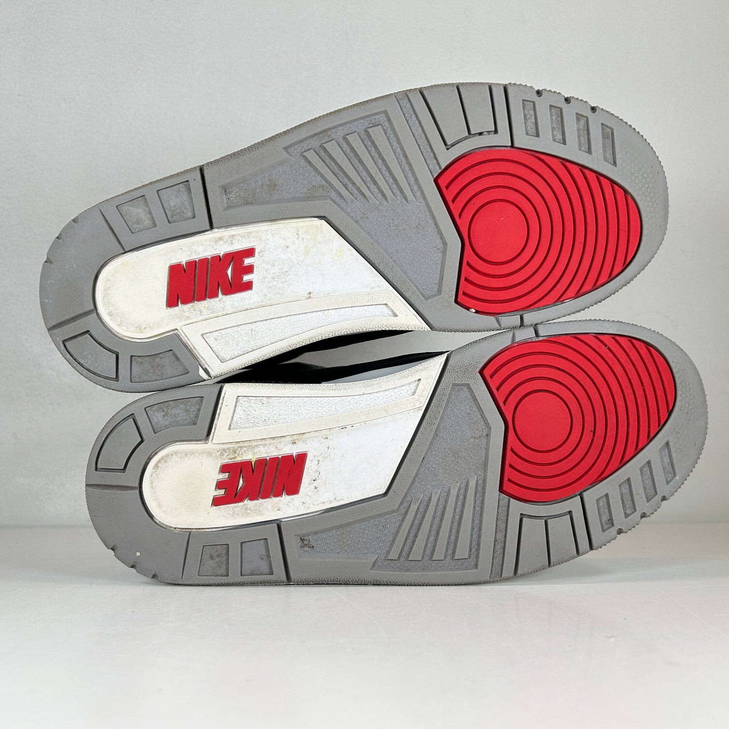 854262 001 Jordan 3 Black Cement 2018 [USED] - 9.5 M (Used)
