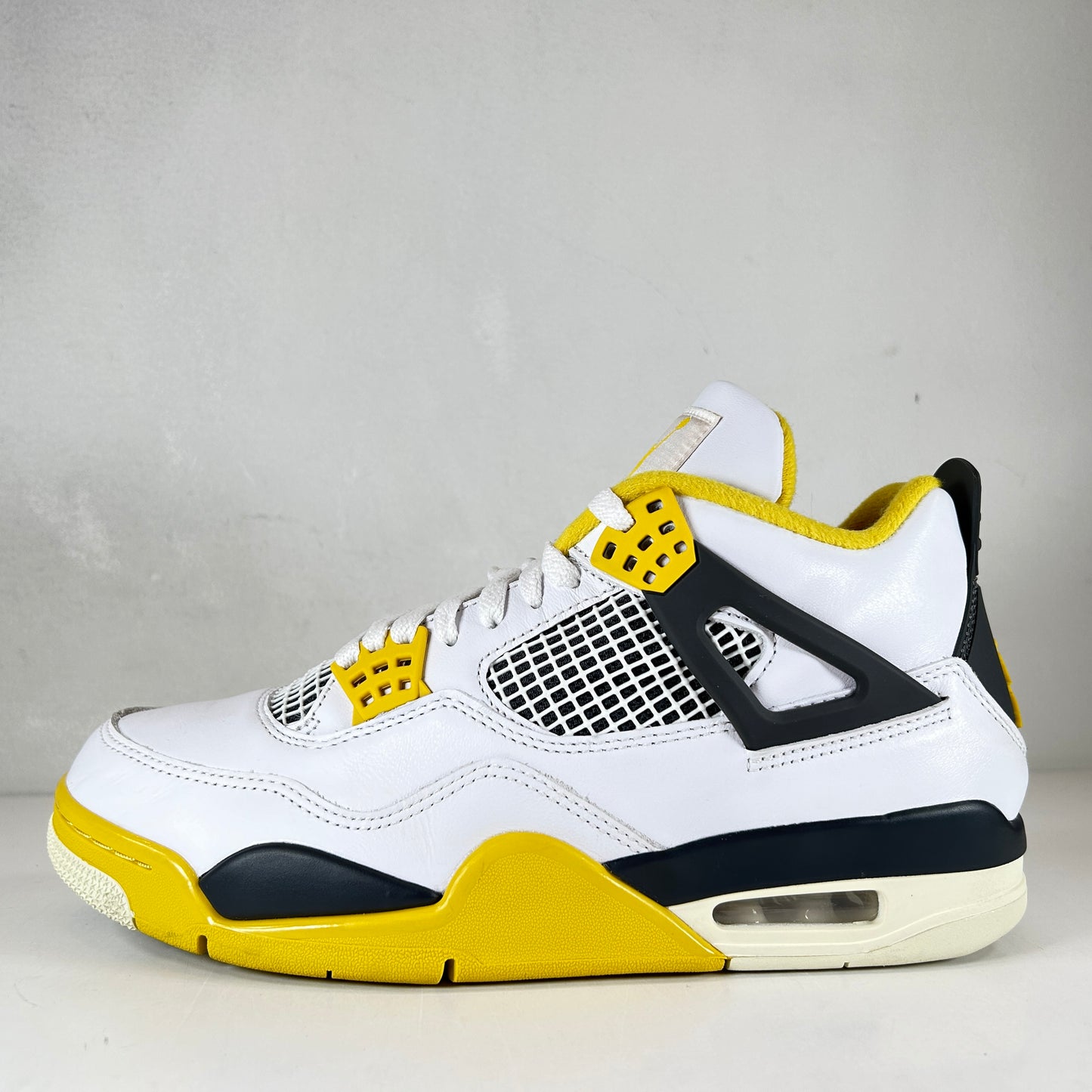 AQ9129 101 Jordan 4 Retro Vivid Sulfur (Women's) [USED] - 10 W (Used)