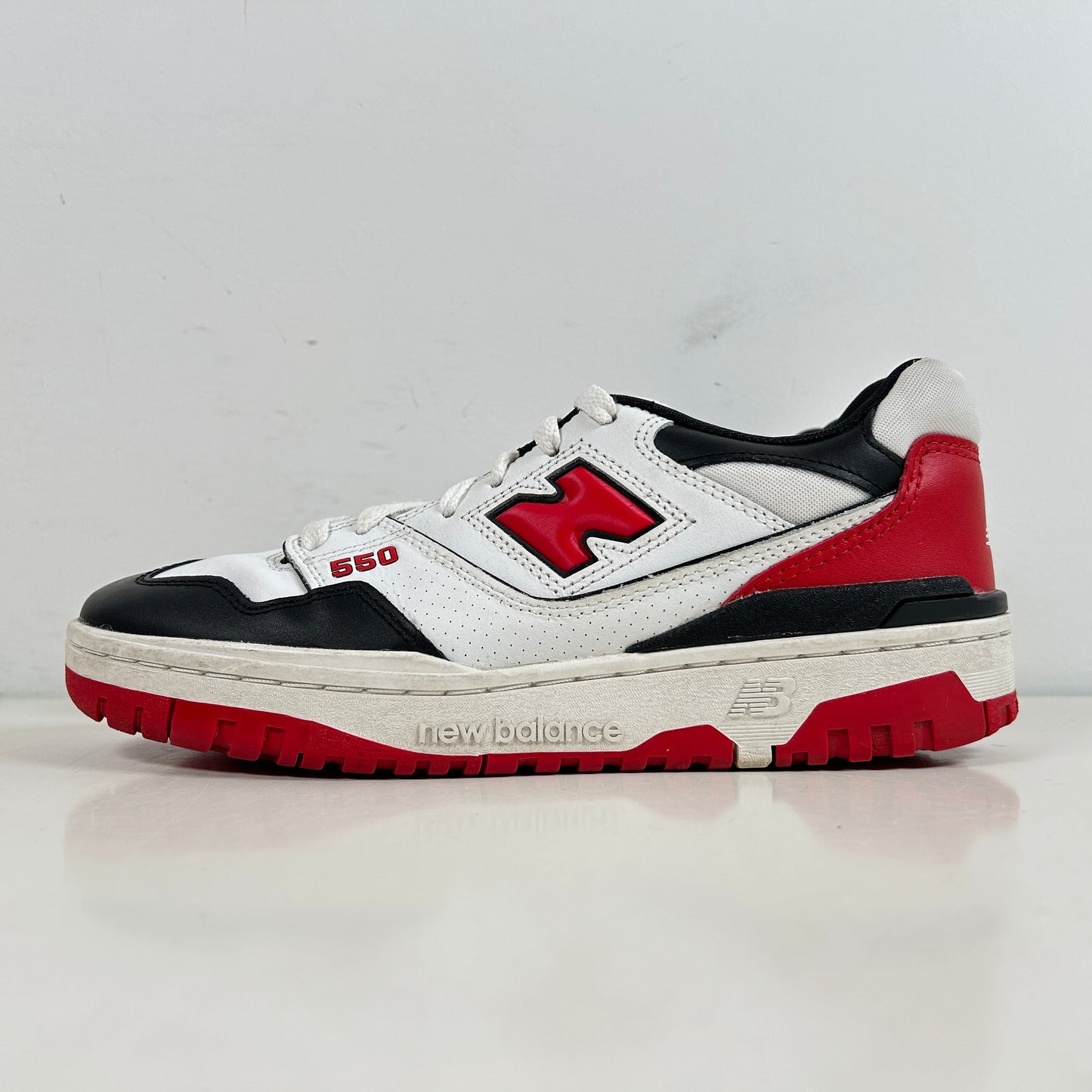 BB550HR1 New Balance 550 White Red Black [USED] - 7.5 M (Used)