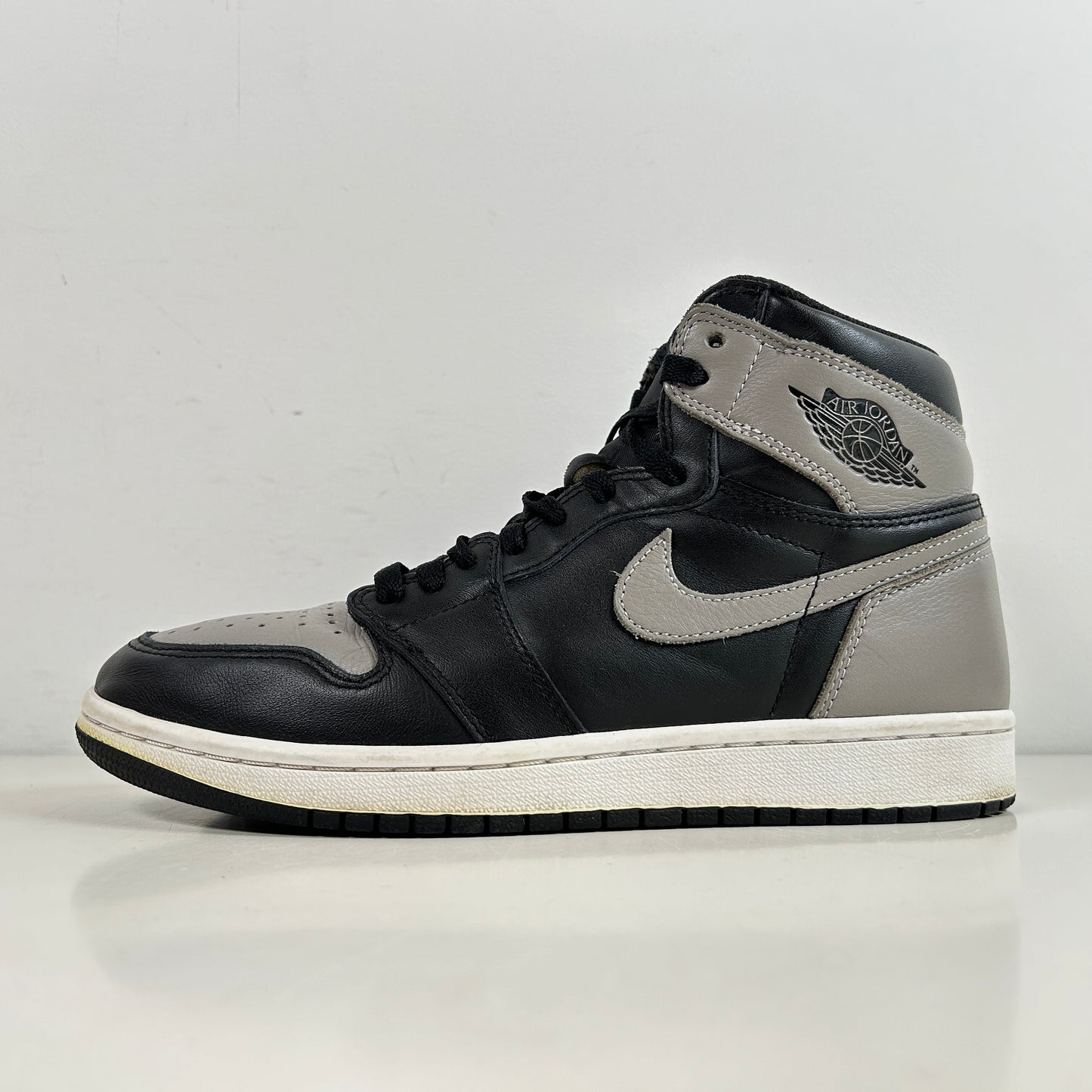 555088 013 Jordan 1 Shadow (2018) [USED] - 8.5 M (Used)