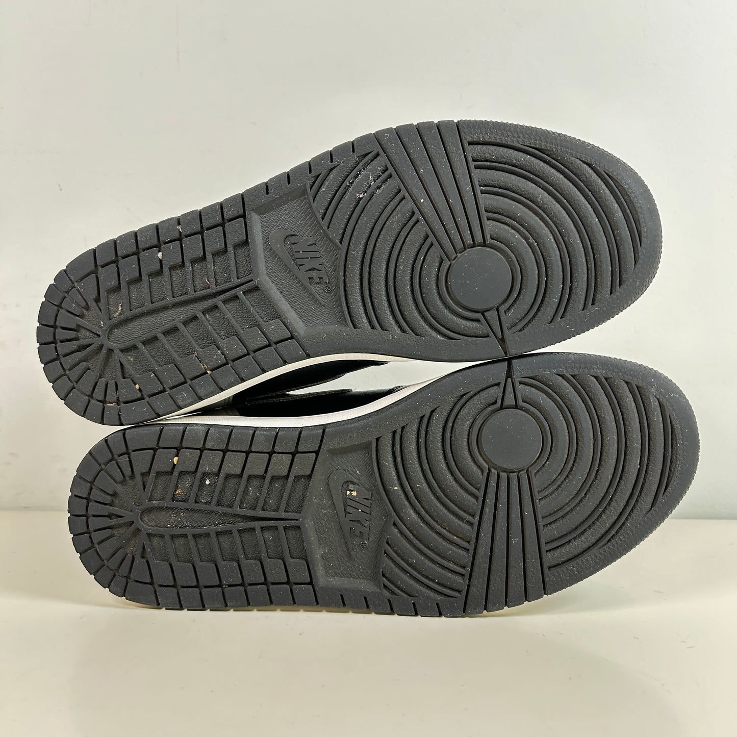 555088 013 Jordan 1 Shadow (2018) [USED] - 8.5 M (Used)